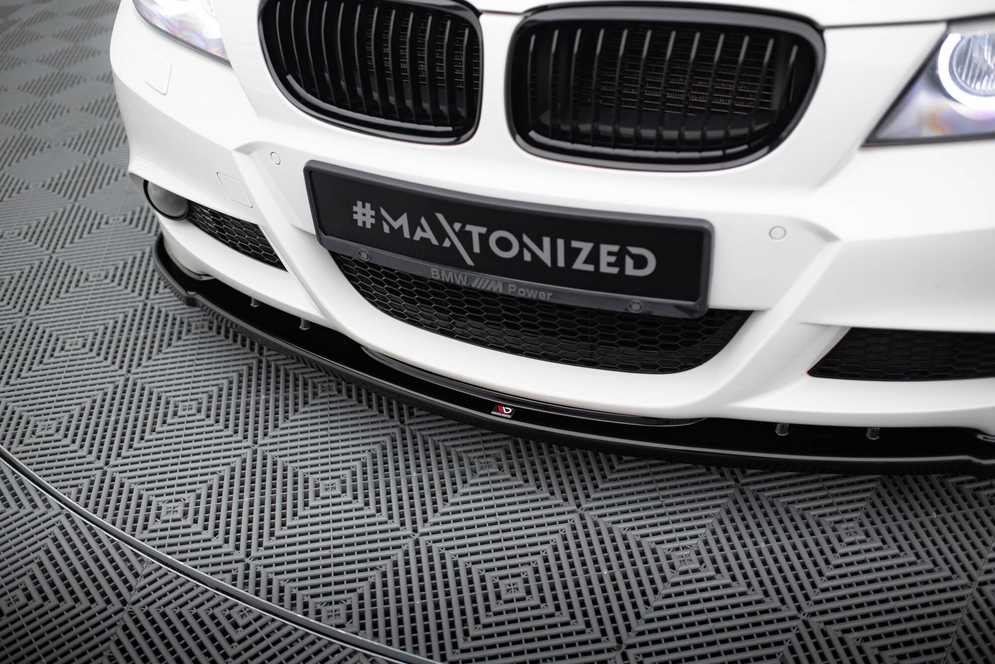 Maxton Design Street+ Spoilerlippe Front Ansatz V.1 passend für BMW 3er Limousine / Touring M-Paket E90 / E91 Facelift schwarz Hochglanz