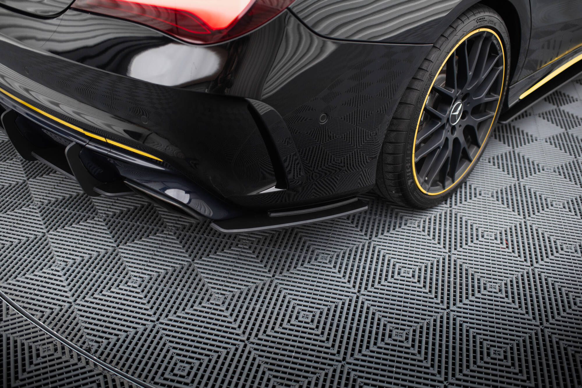 Maxton Design Street Pro Heck Ansatz Flaps Diffusor passend für Mercedes-AMG CLA 45 C117 Facelift