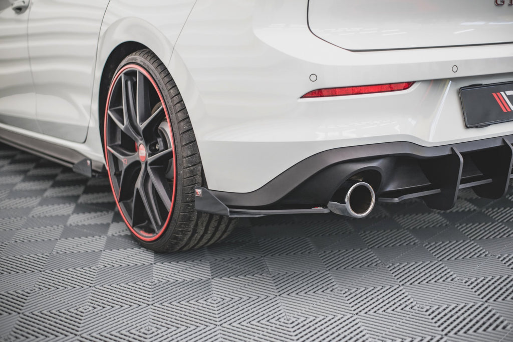 Maxton Design Hintere Seiten Flaps passend für VW Golf GTI / GTE / R-Line Mk8 schwarz Hochglanz