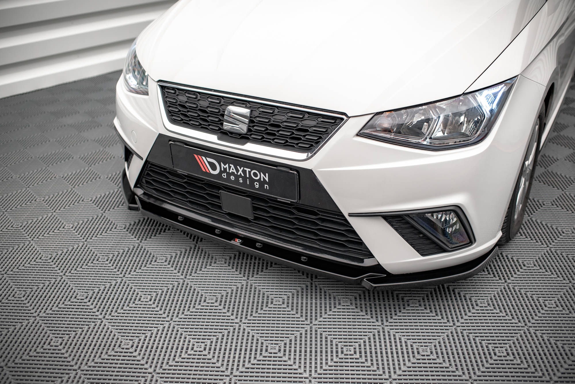 Maxton Design Street+ Spoilerlippe Front Ansatz V.2 passend für Seat Ibiza FR/ Standard Mk5 schwarz Hochglanz