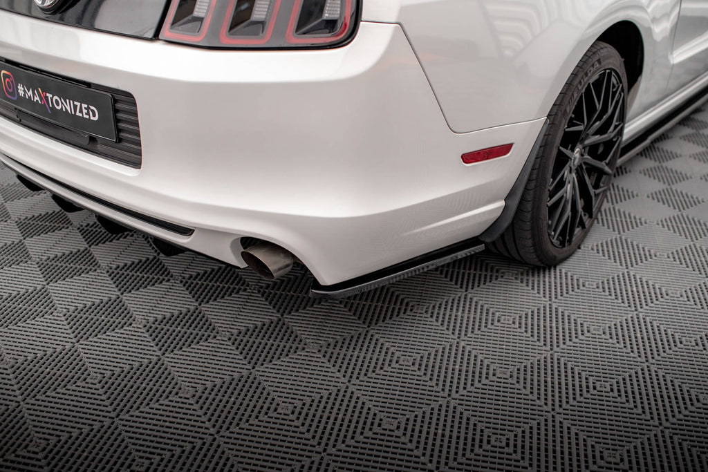 Maxton Design Heck Ansatz Flaps Diffusor passend für Ford Mustang Mk5 Facelift schwarz Hochglanz