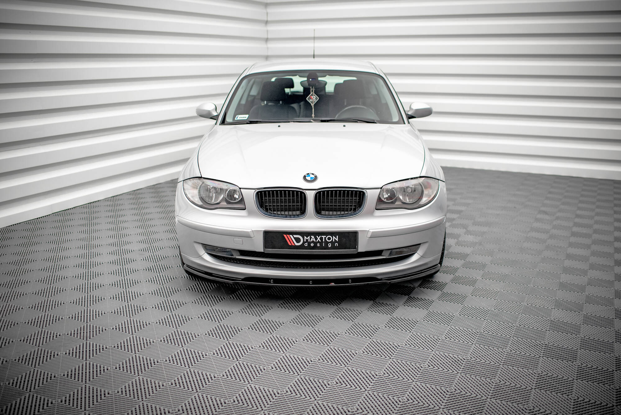 Maxton Design Street+ Spoilerlippe Front Ansatz V.2 passend für BMW 1er E81 Facelift schwarz Hochglanz