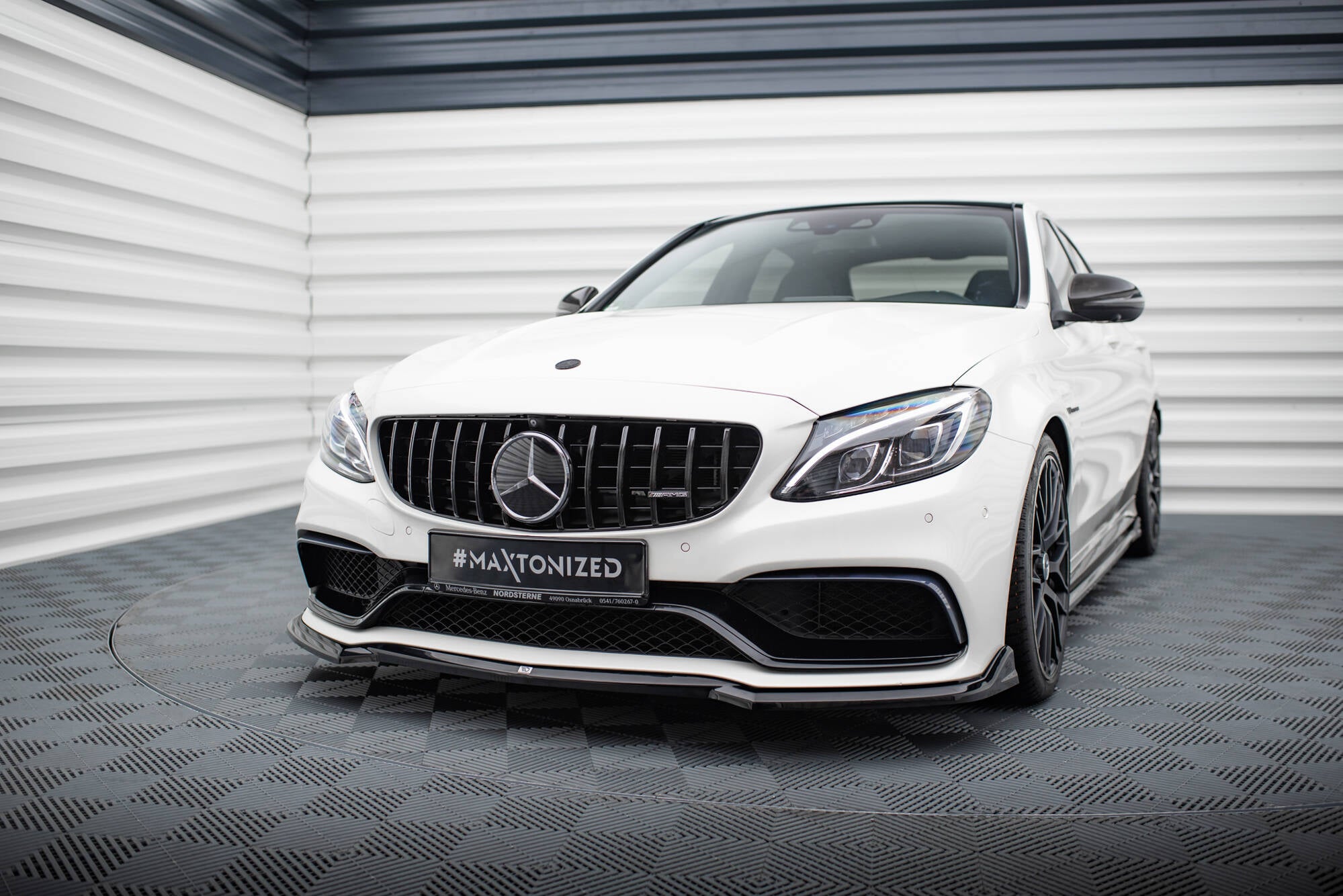 Maxton Design Street+ Spoilerlippe Front Ansatz V.3 passend für Mercedes-AMG C63 Limousine / Kombi W205 / S205 schwarz Hochglanz