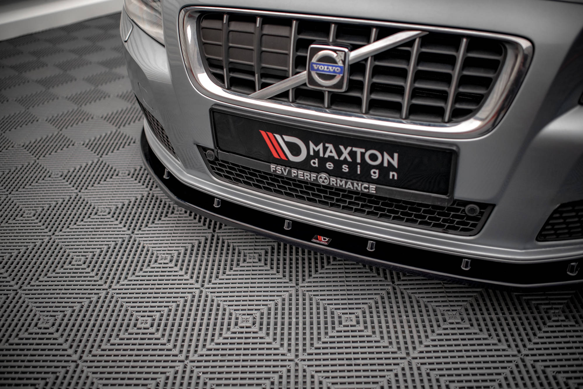Maxton Design Street+ Spoilerlippe Front Ansatz V.1 passend für Volvo V70 Mk3 schwarz Hochglanz