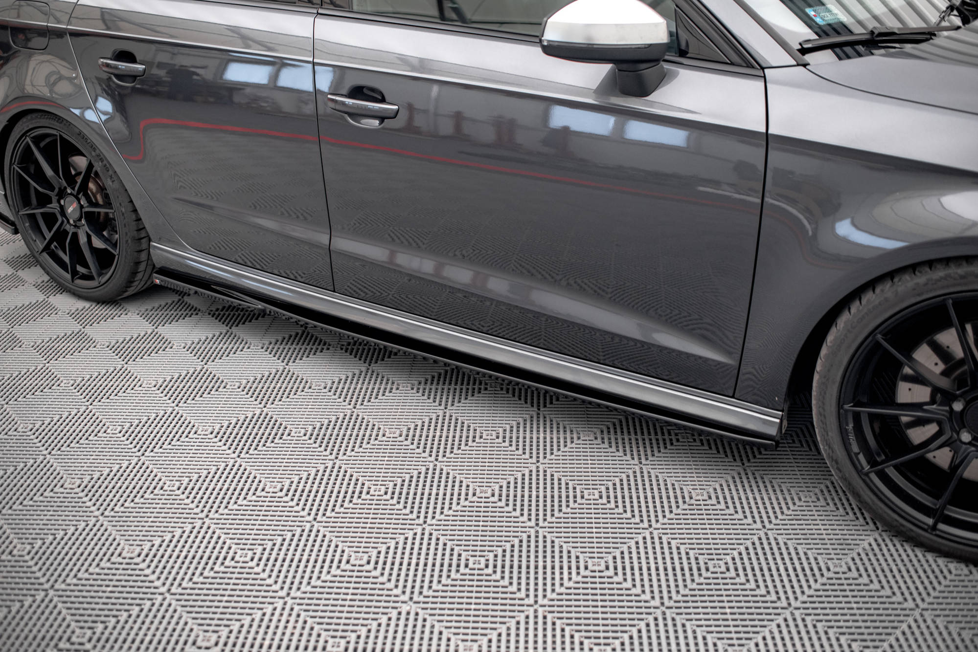 Maxton Design Street+ Seitenschweller Leisten V.2 passend für Audi S3 / A3 S-Line Sportback 8V / 8V Facelift schwarz Hochglanz