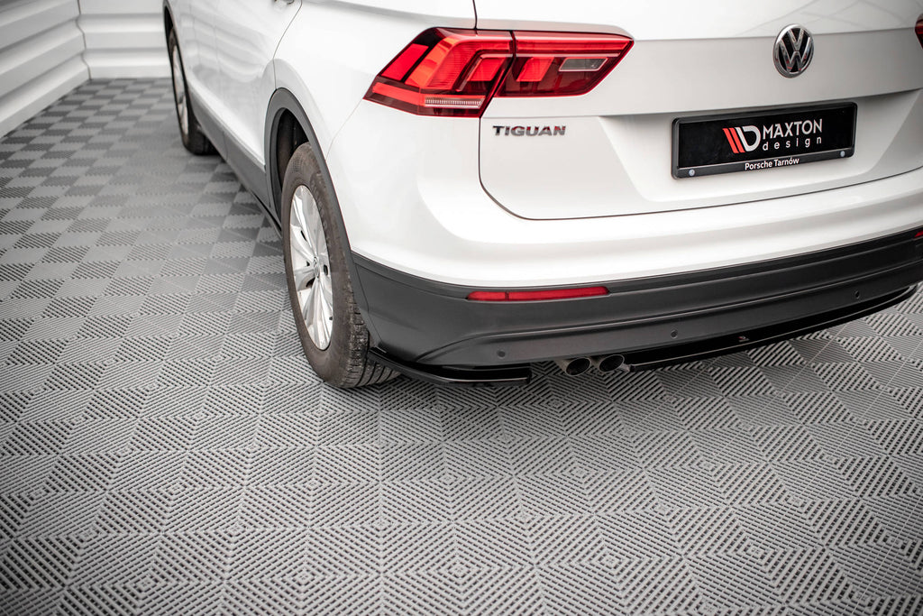 Maxton Design Heck Ansatz Flaps Diffusor V.1 passend für VW Tiguan Mk2 schwarz Hochglanz