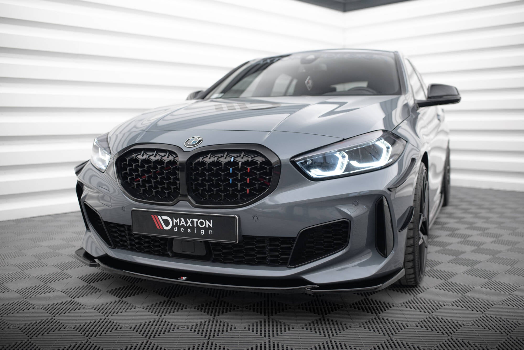 Maxton Design Street+ Spoilerlippe Front Ansatz V.3 passend für BMW 1er M-Paket/ M135i / 128ti F40 schwarz Hochglanz