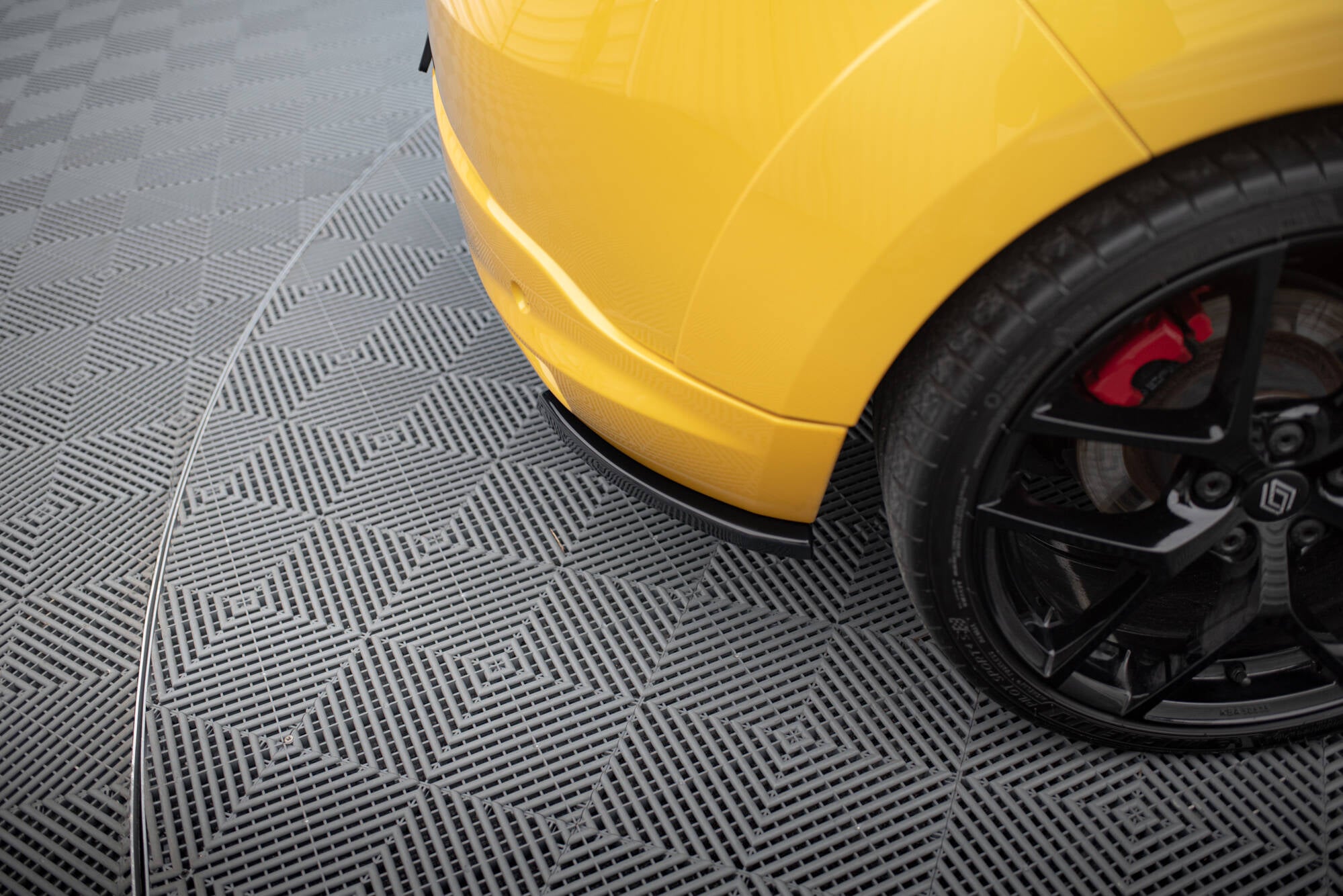 Maxton Design Heck Ansatz Flaps Diffusor passend für RENAULT MEGANE 3 RS schwarz Hochglanz