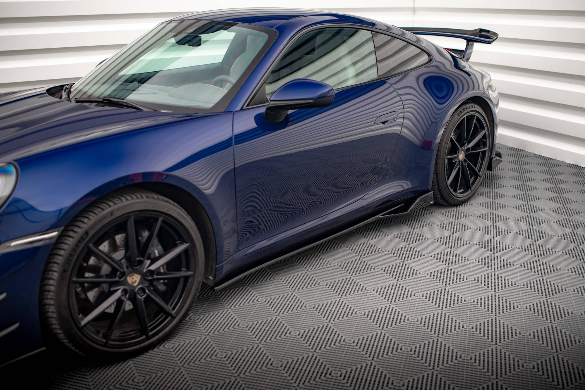 Maxton Design Street+ Seitenschweller Leisten V.2 passend für Porsche 911 Carrera Aero / Carrera GTS 992 schwarz Hochglanz