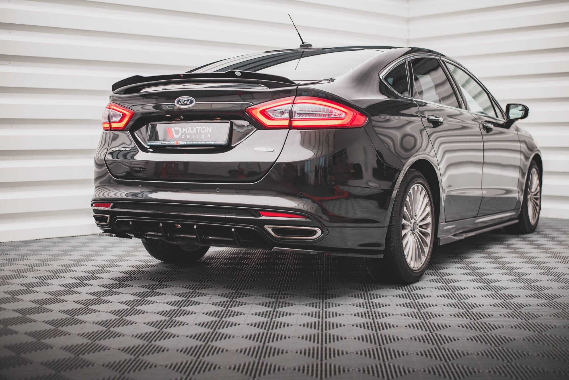 Maxton Design Spoiler CAP passend für Ford Mondeo Mk5 schwarz Hochglanz