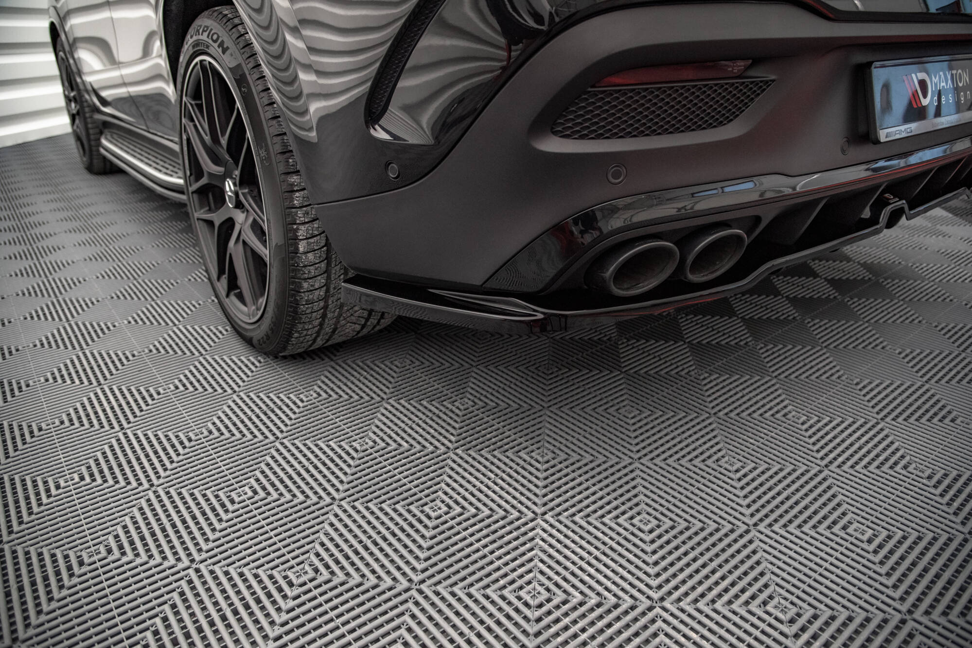 Maxton Design Street+ Mittlerer Diffusor RACE passend für Mercedes-AMG GLE 53 Coupe C167 / C167 Facelift schwarz Hochglanz