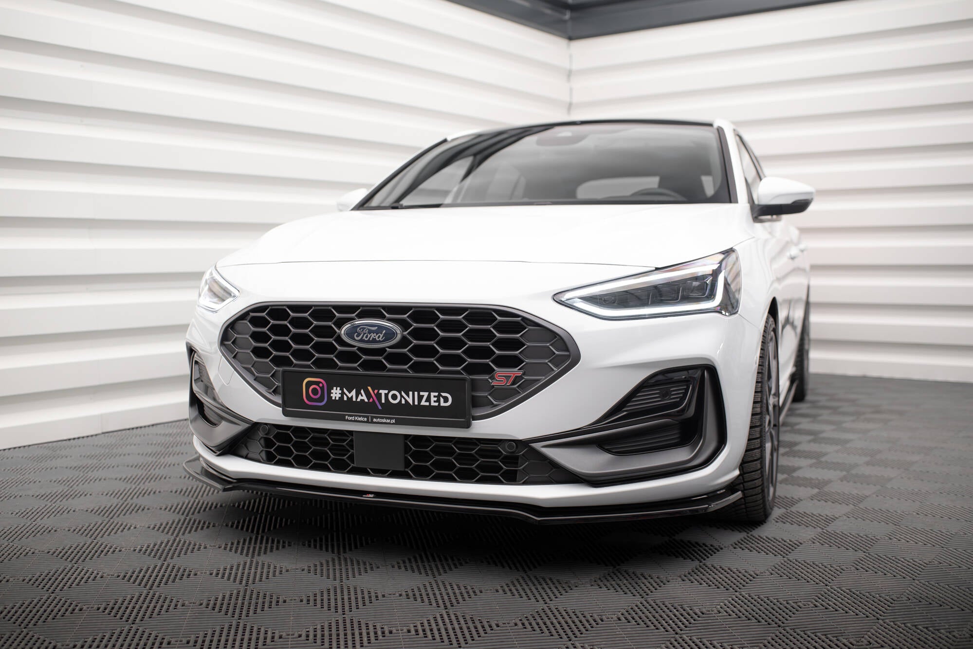 Maxton Design Street+ Spoilerlippe Front Ansatz V.1 passend für Ford Focus ST / ST-Line Mk4 Facelift schwarz Hochglanz