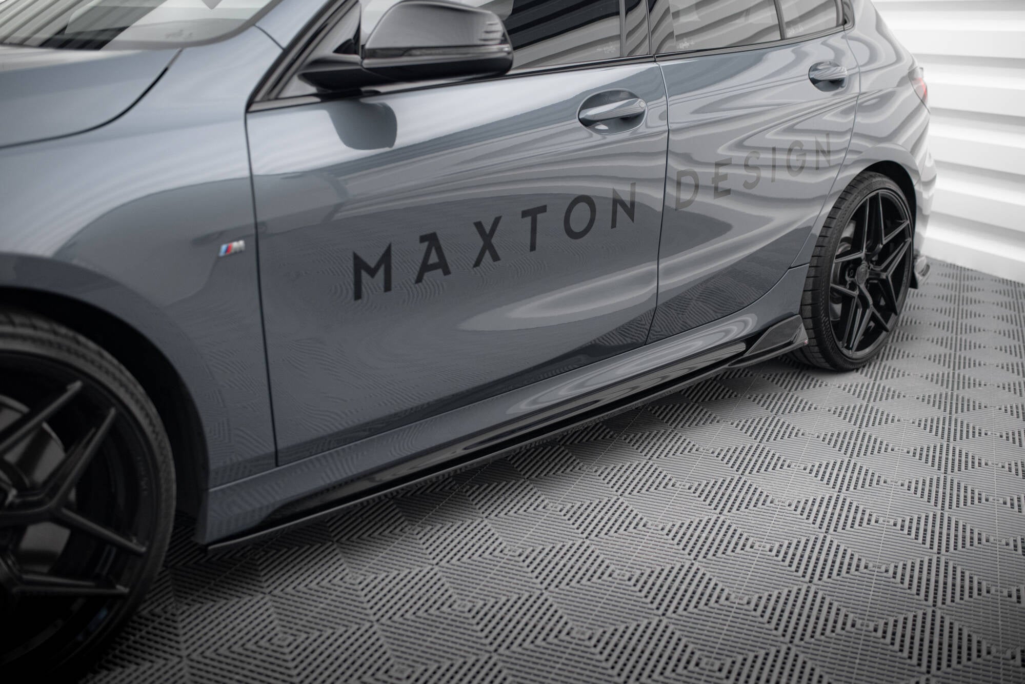 Maxton Design Street+ Seitenschweller Leisten passend für V.3 passend für BMW 1er M-Paket/ M135i / 128ti F40 schwarz Hochglanz
