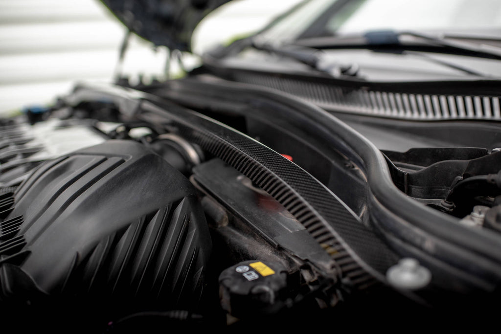 Maxton Design Carbon Fiber Strut Bar Cover BMW 1er F40 M135i für BMW 1er F40