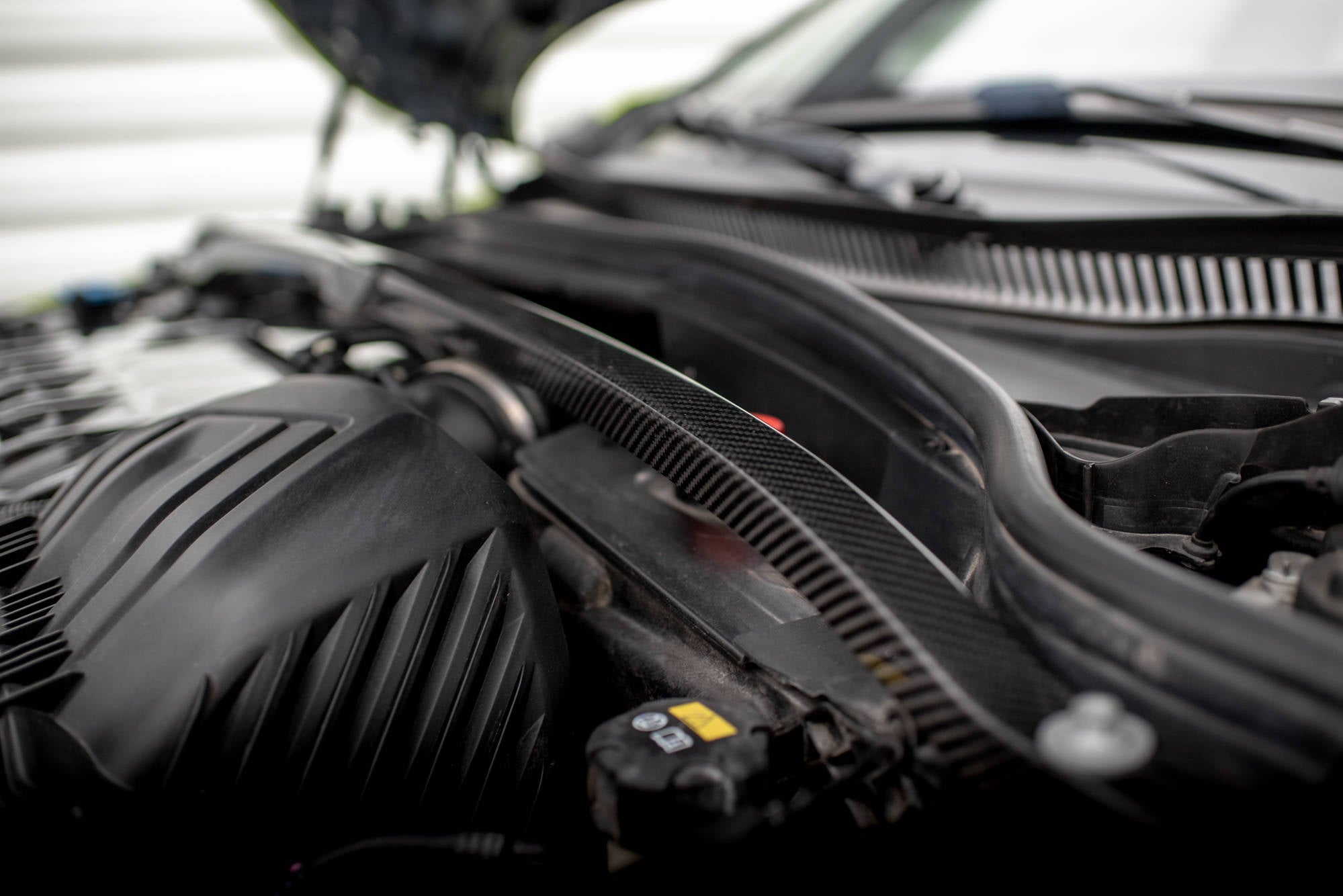 Maxton Design Carbon Fiber Strut Bar Cover BMW 1er F40 M135i für BMW 1er F40