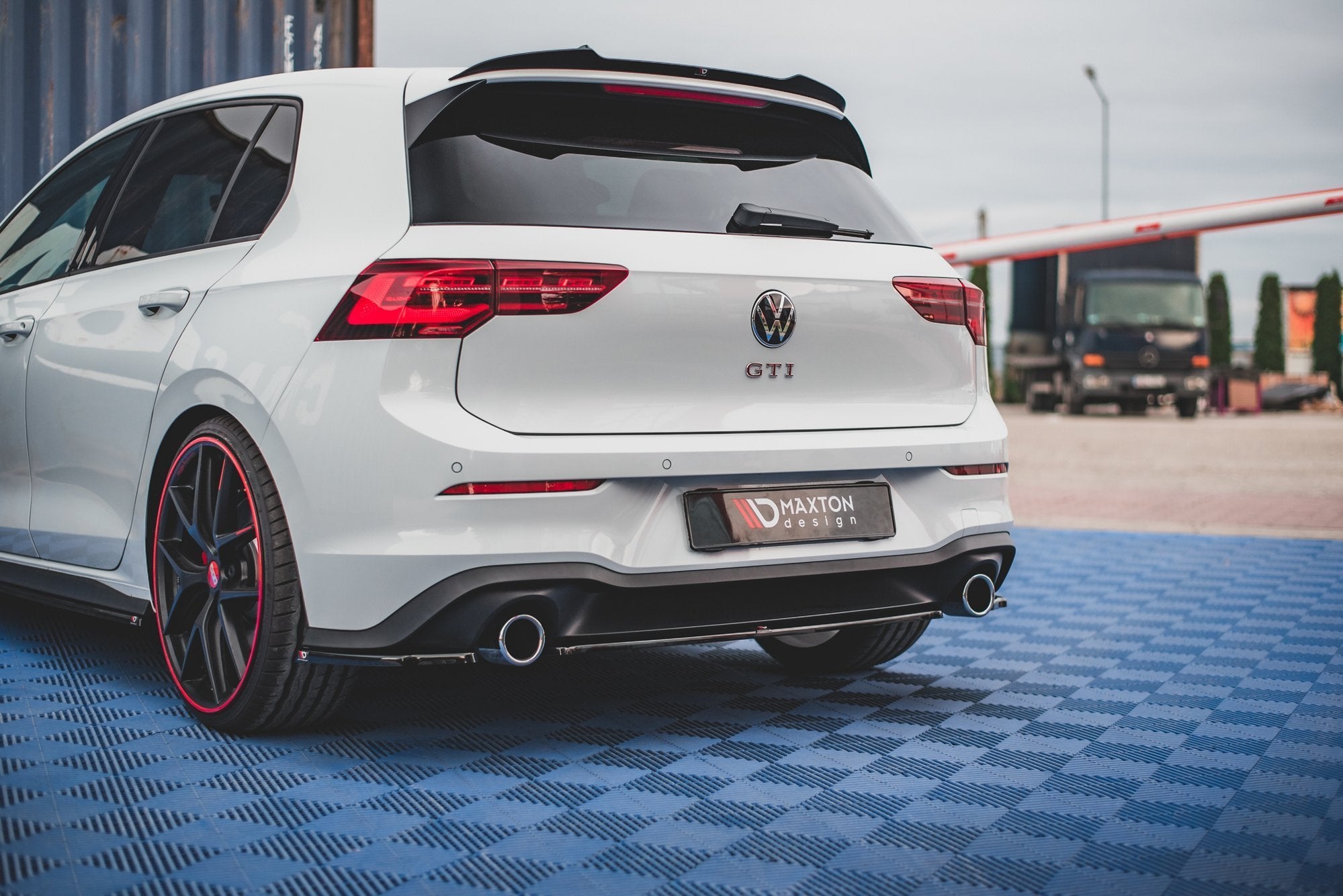 Maxton Design Heckansatz VW Golf GTI Mk8 schwarz Hochglanz für Volkswagen Golf Mk8