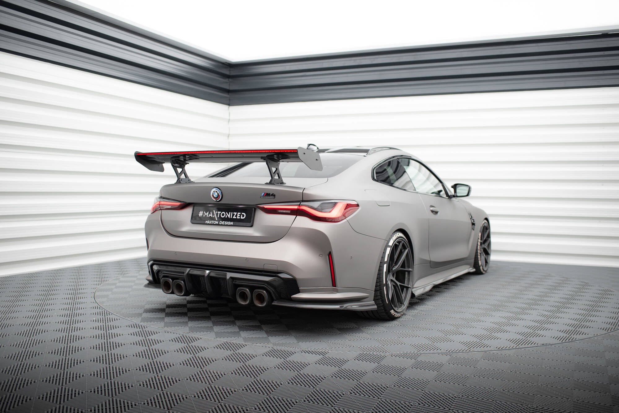 Maxton Design Carbon Spoiler With Internal Brackets Uprights + LED BMW M4 G82 / G82 Facelift / M440i / 4 M-Paket G22 / G22 Facelift für BMW 4er Coupe