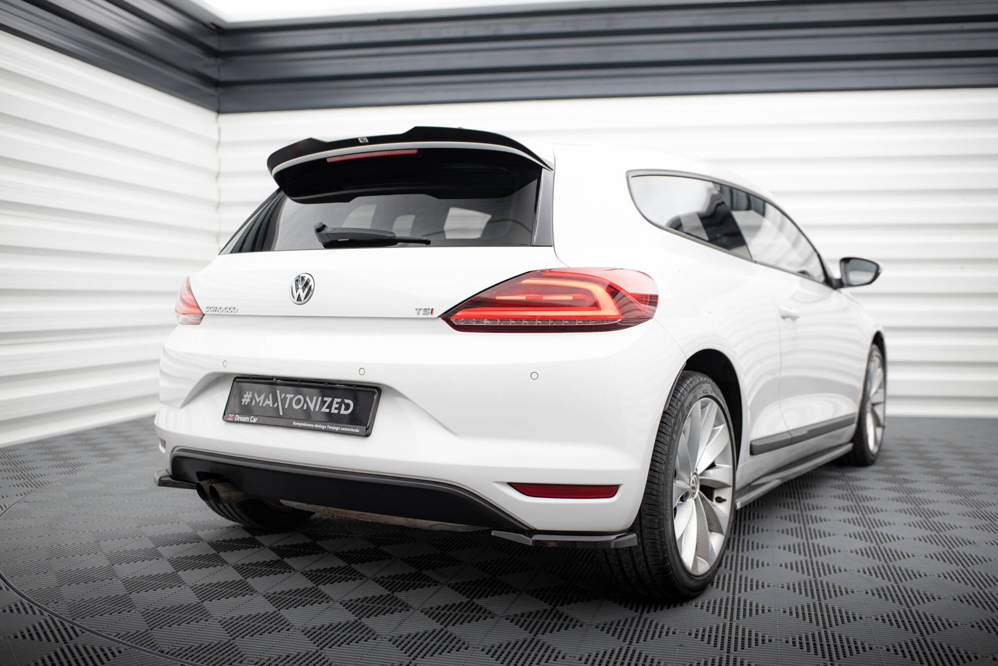 Maxton Design Heck Ansatz Flaps Diffusor V.1 passend für VW Scirocco Mk3 Facelift schwarz Hochglanz