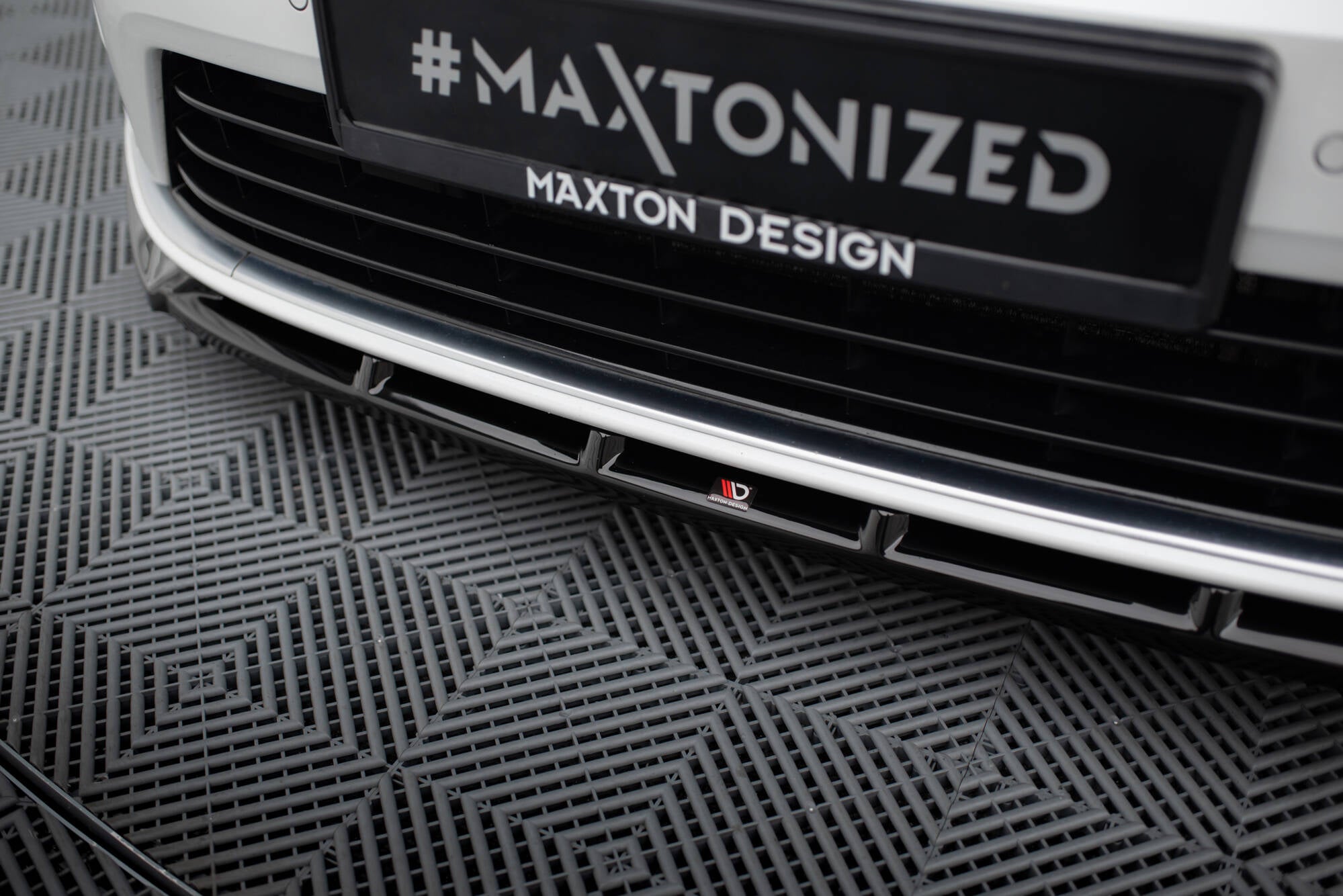 Maxton Design Street+ Spoilerlippe Front Ansatz V.5 + Flaps passend für VW Golf R / R-Line Mk7