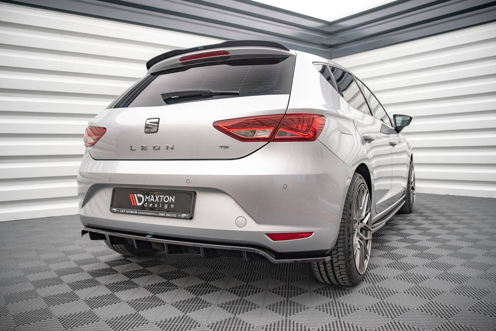 Maxton Design Street+ Mittlerer Diffusor RACE passend für Seat Leon Hatchback Mk3 schwarz Hochglanz