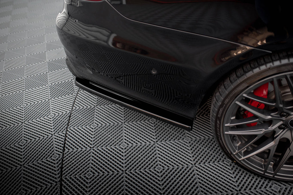 Maxton Design Street+ Mittlerer Diffusor RACE passend für Mercedes-Benz E63 AMG Limousine W212 Facelift schwarz Hochglanz