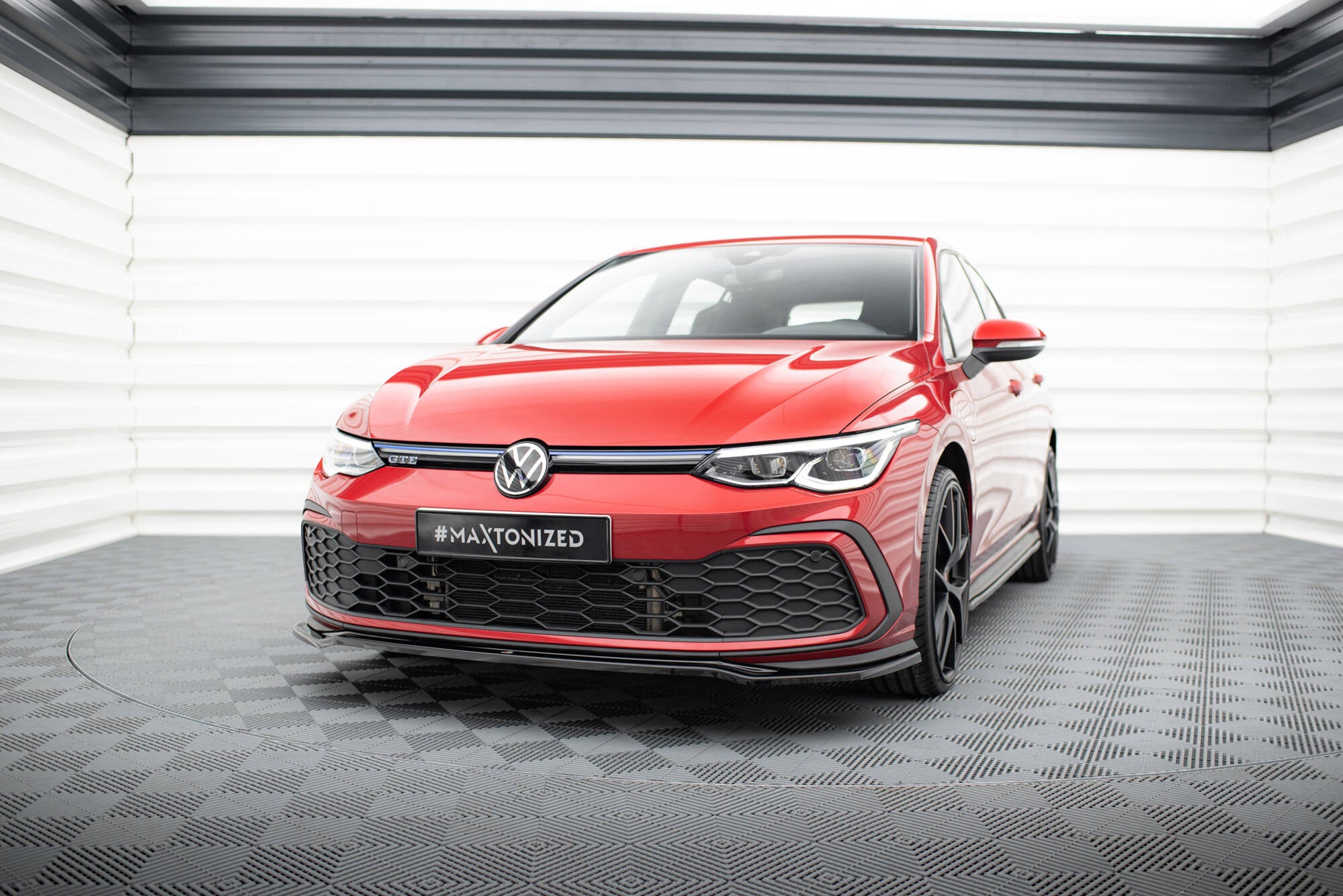 Maxton Design Street+ Spoilerlippe Front Ansatz V.4 passend für VW Golf GTI / GTE / GTD / R-Line Mk8 schwarz Hochglanz