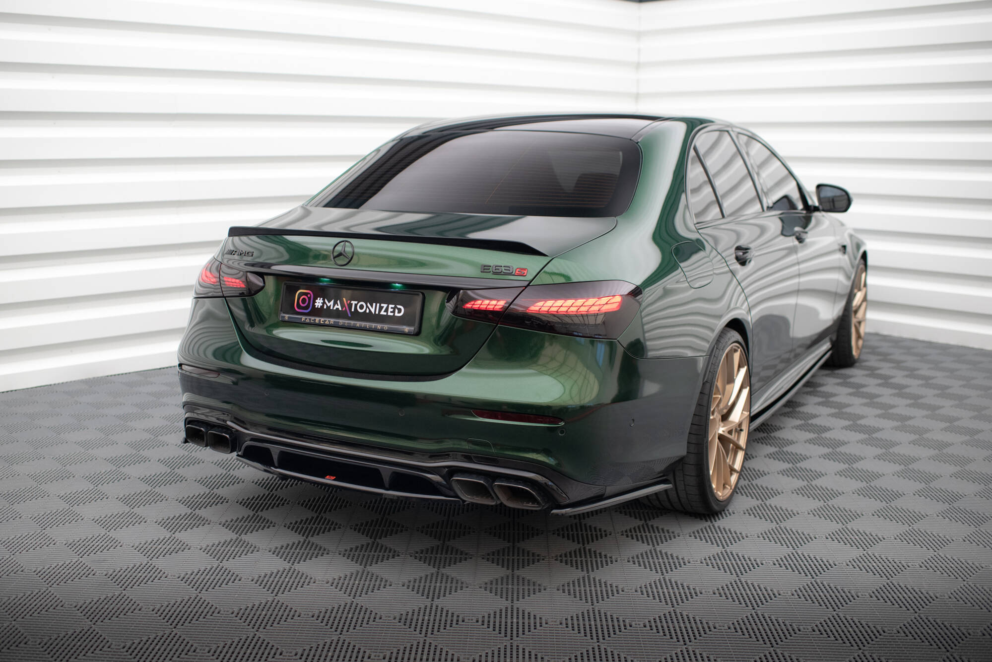 Maxton Design Heck Ansatz Flaps Diffusor passend für Mercedes-AMG E63 W213 Facelift schwarz Hochglanz