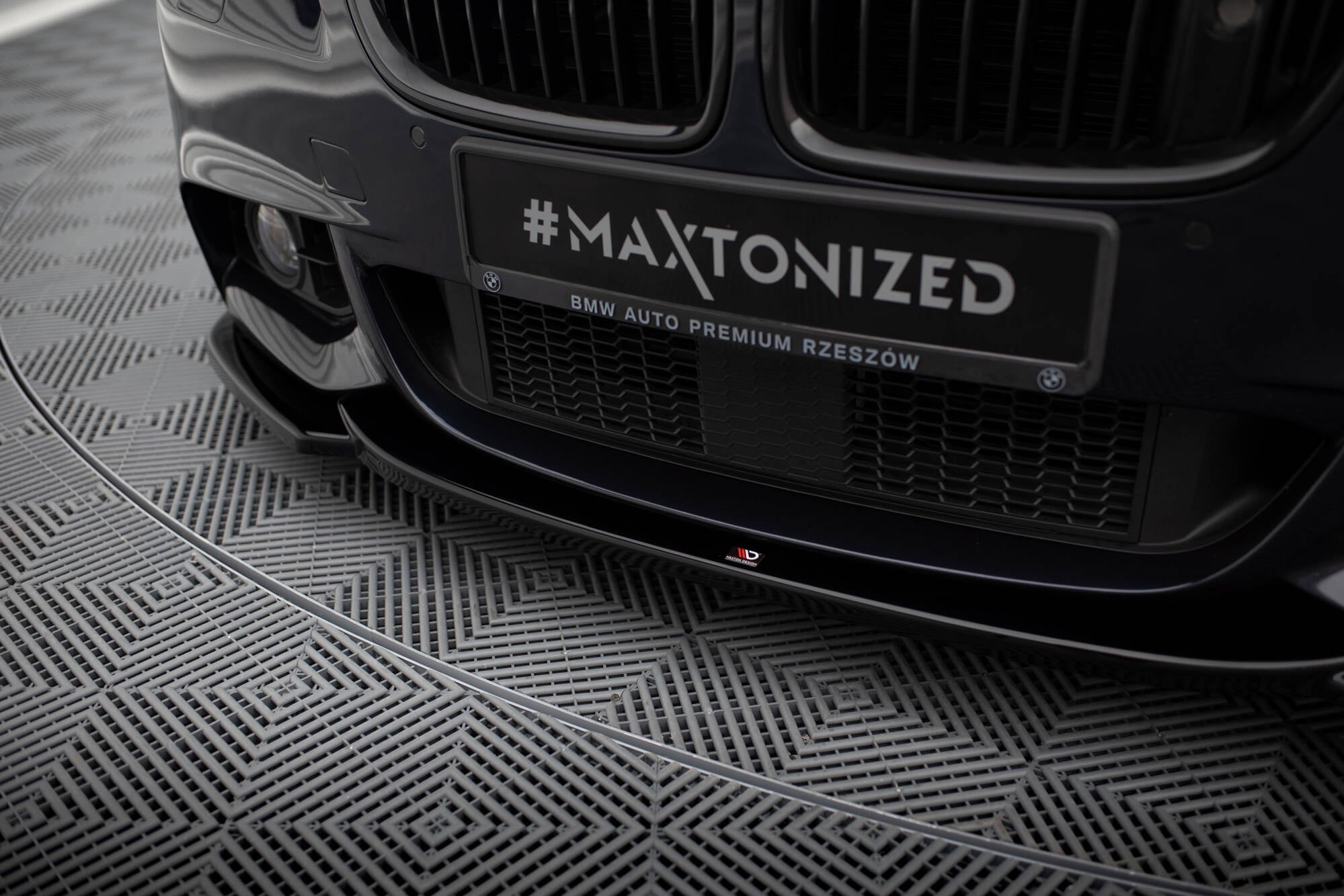 Maxton Design Street+ Spoilerlippe Front Ansatz V.4 passend für BMW 5er F10/F11 M-Paket schwarz Hochglanz