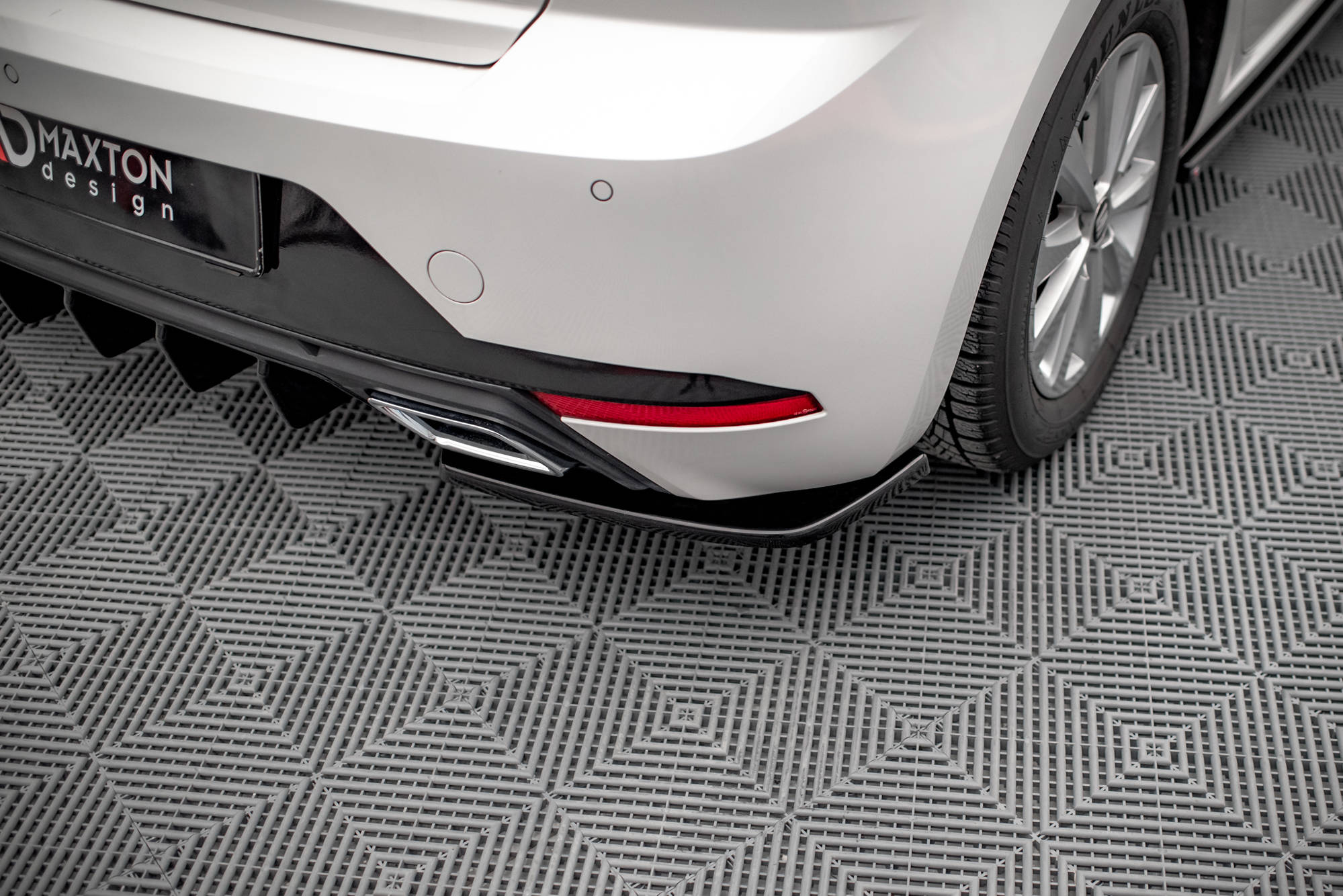 Maxton Design Heck Ansatz Flaps Diffusor passend für Seat Ibiza FR/ Standard Mk5 schwarz Hochglanz
