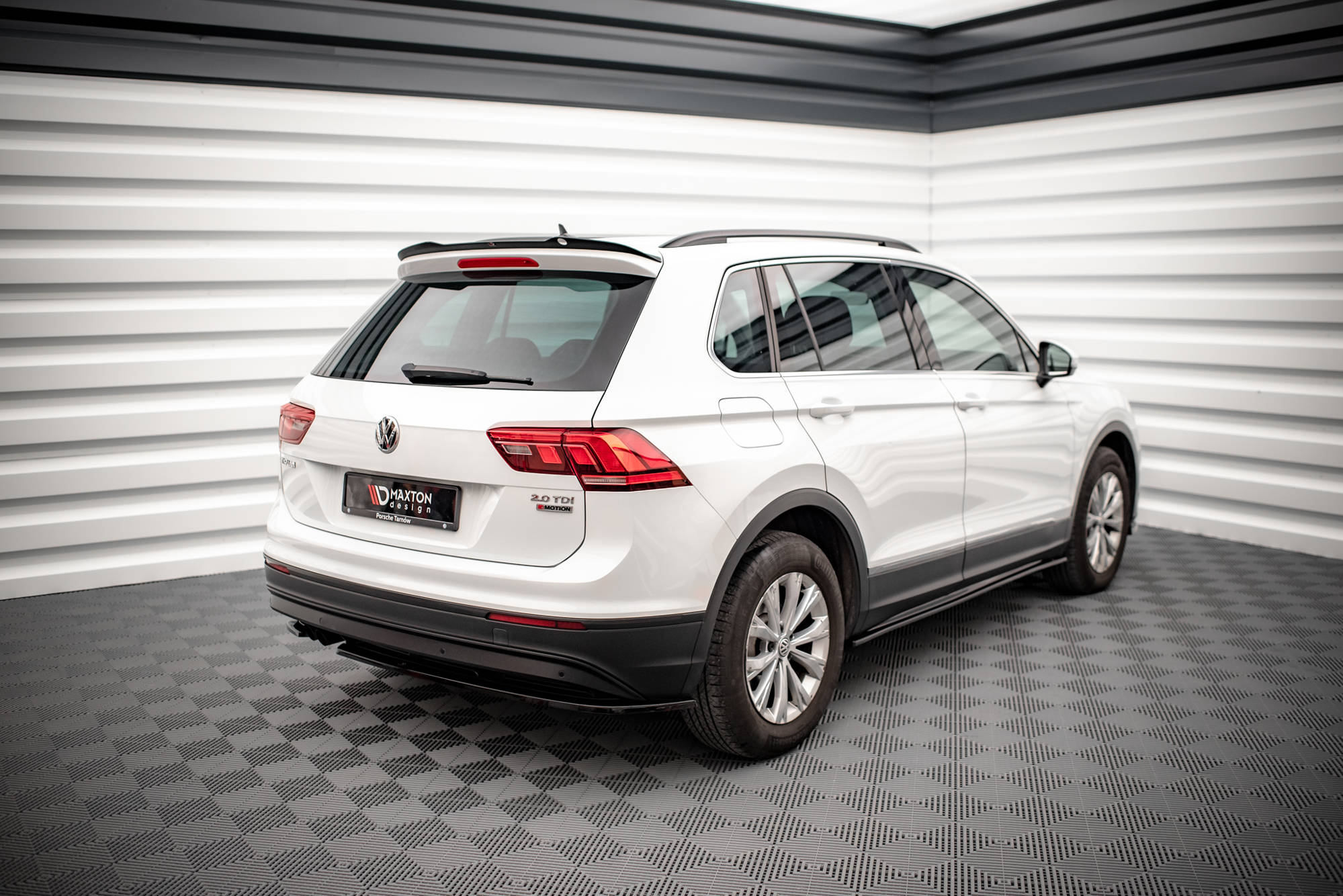 Maxton Design Spoiler CAP passend für VW Tiguan Mk2 schwarz Hochglanz