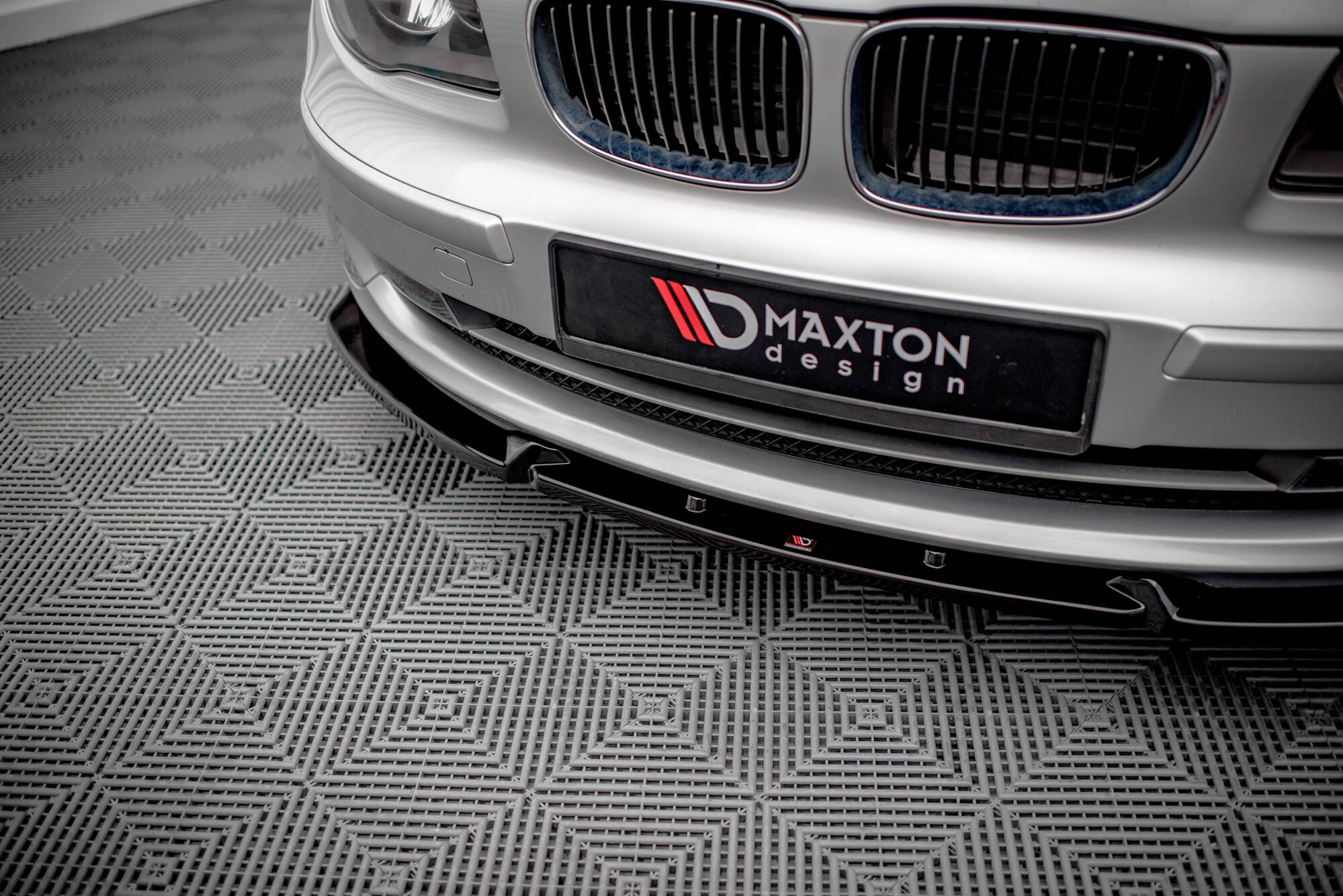 Maxton Design Street+ Spoilerlippe Front Ansatz V.3 passend für BMW 1er E81 Facelift schwarz Hochglanz