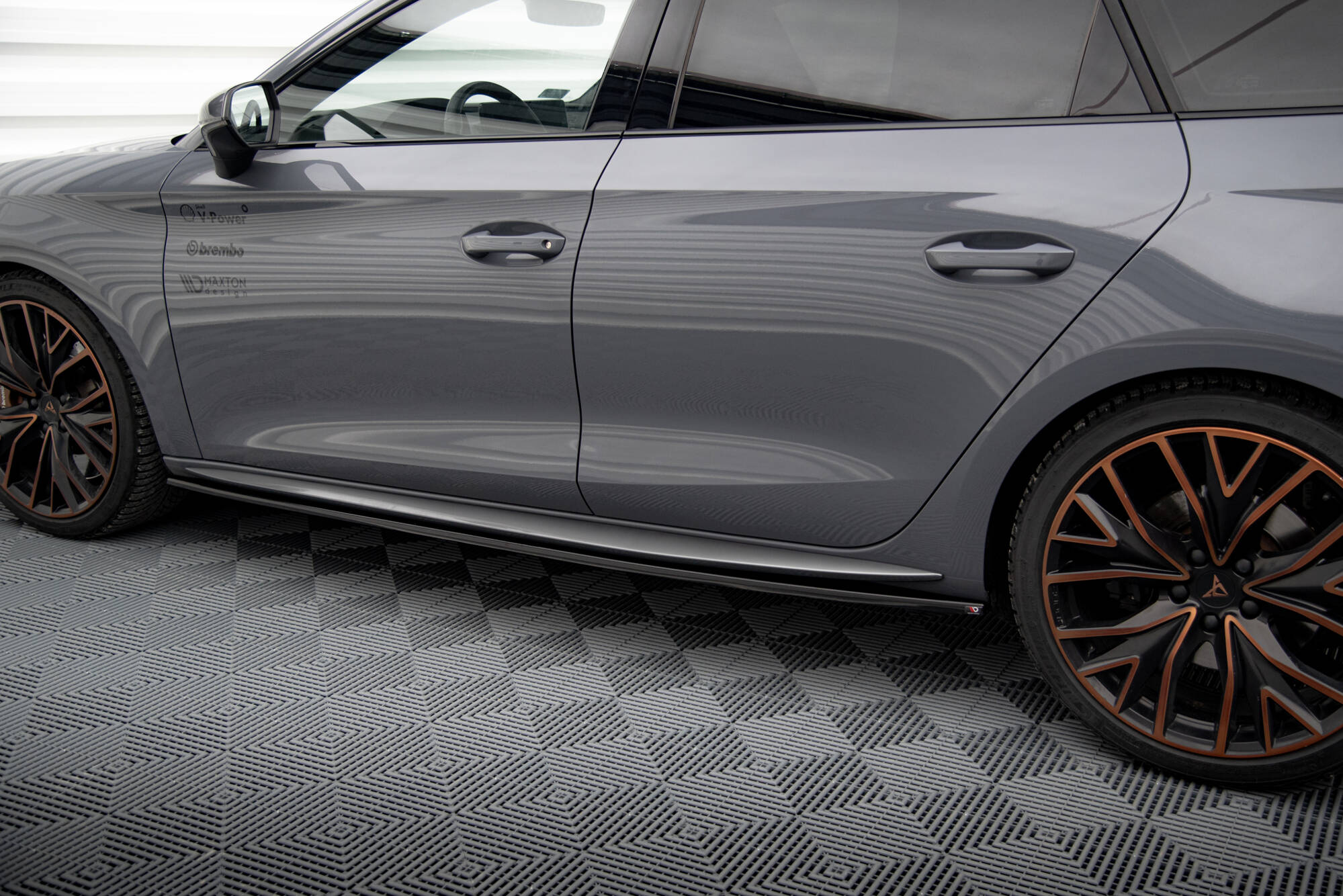 Maxton Design Street+ Seitenschweller Leisten passend für V.1 passend für Cupra Leon ST / Hatchback Aero Mk1 Facelift schwarz Hochglanz