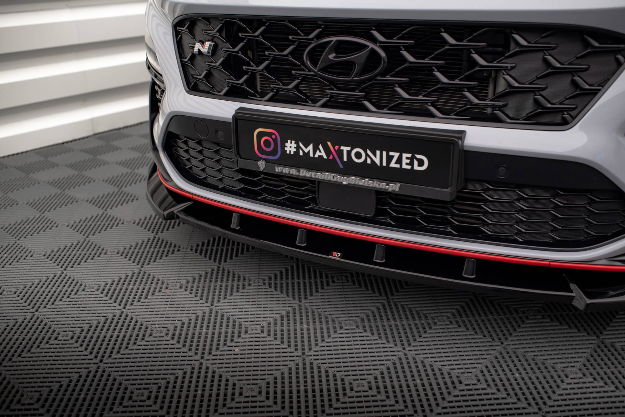 Maxton Design Street+ Spoilerlippe Front Ansatz V.2 passend für Hyundai Kona N Mk1 schwarz Hochglanz