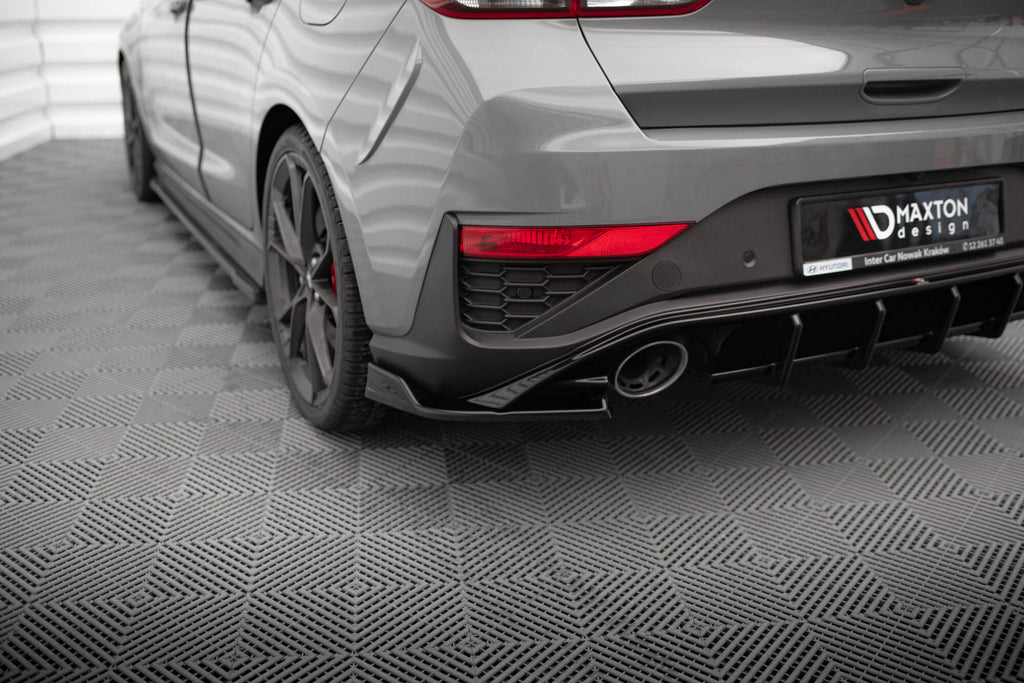 Maxton Design Heck Ansatz Flaps Diffusor V.6 passend für Hyundai I30 N Hatchback Mk3 Facelift schwarz Hochglanz