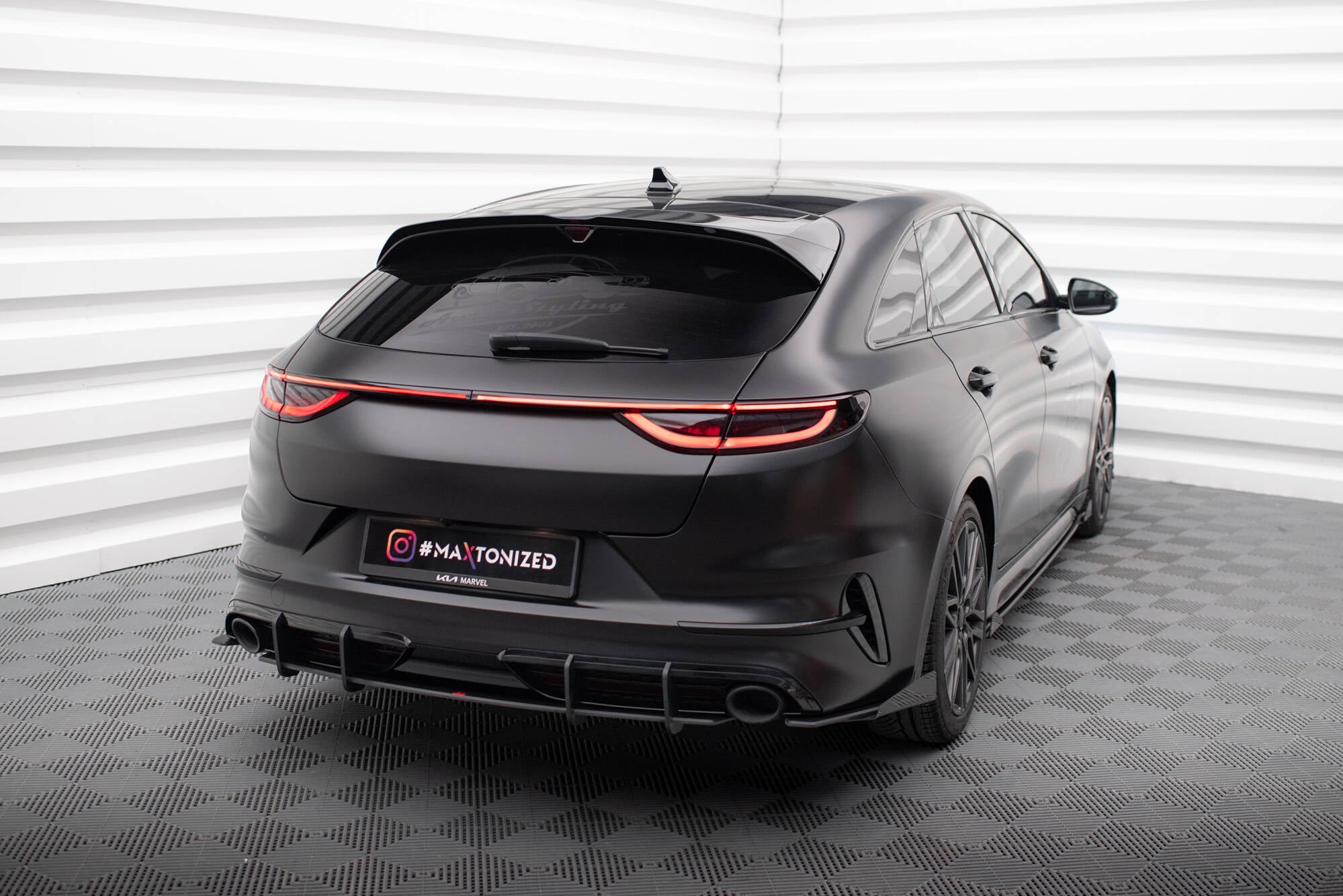 Maxton Design Hintere Seiten Flaps passend für Kia Proceed GT Mk1 Facelift schwarz Hochglanz
