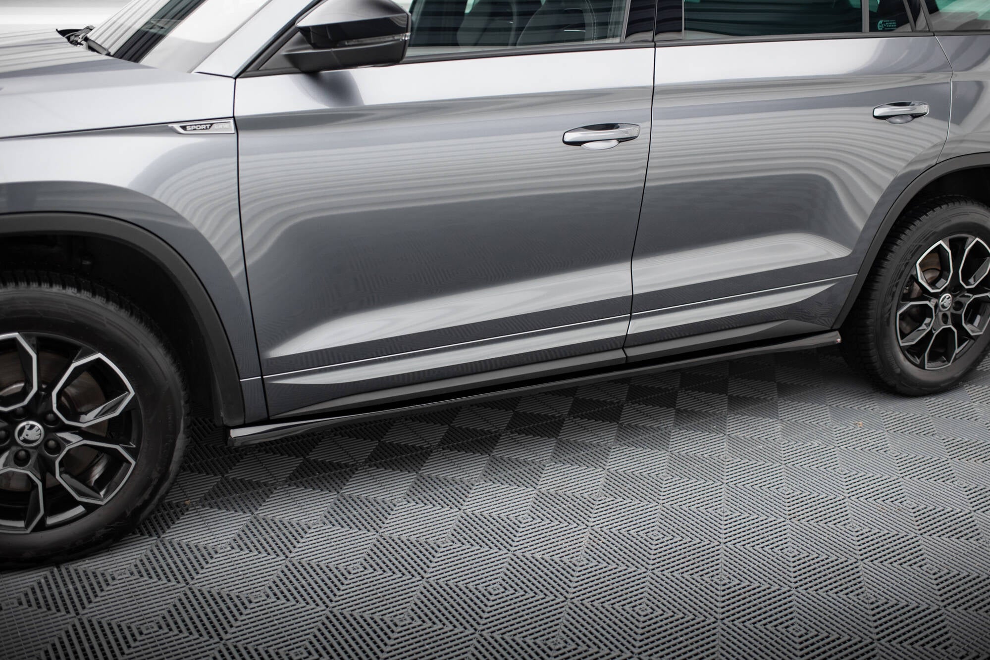 Maxton Design Street+ Seitenschweller Leisten passend für Skoda Kodiaq Sportline Mk1 Facelift schwarz Hochglanz