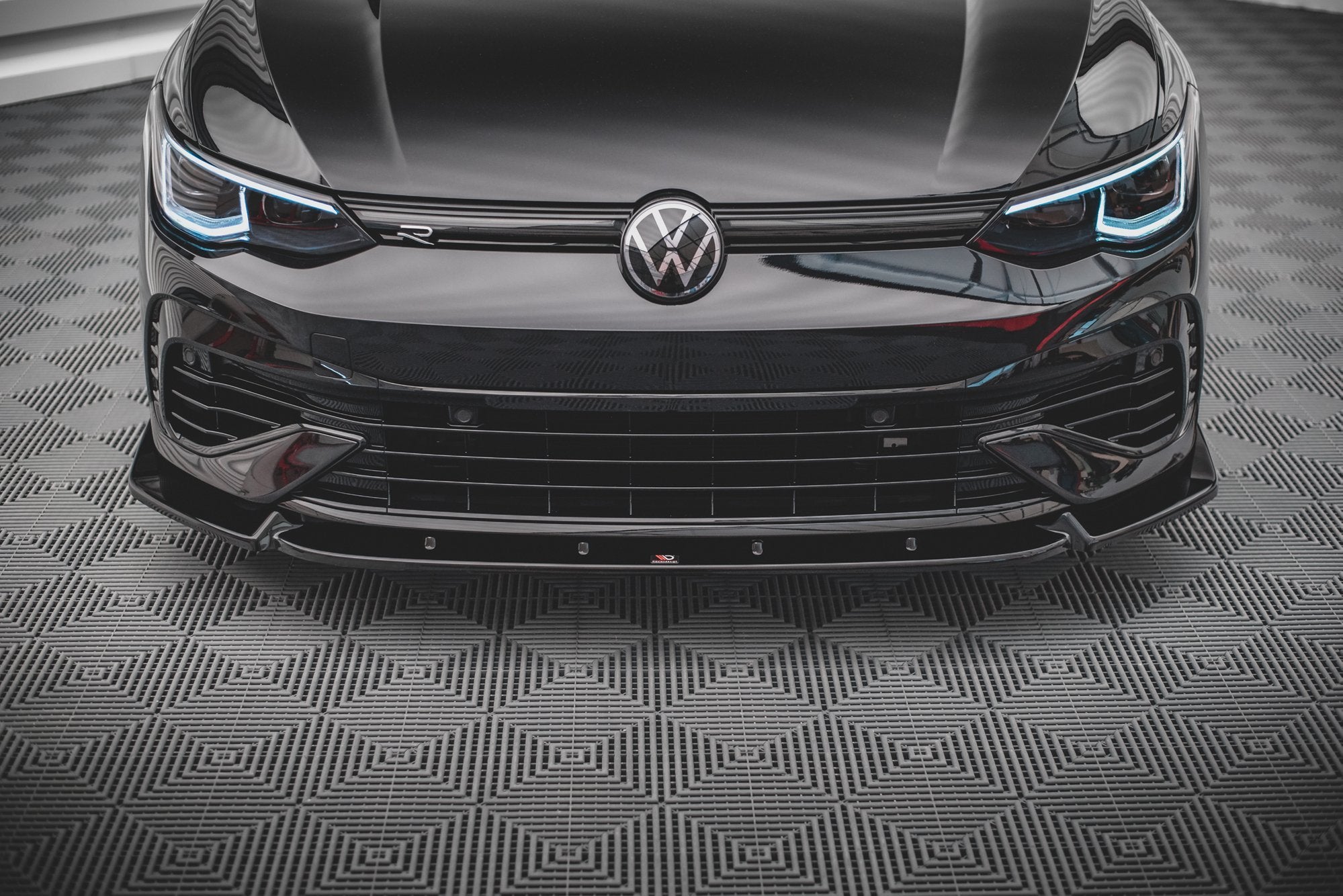 Maxton Design Street+ Spoilerlippe Front Ansatz V.2 passend für VW Golf R Hatchback / Variant Mk8 schwarz Hochglanz