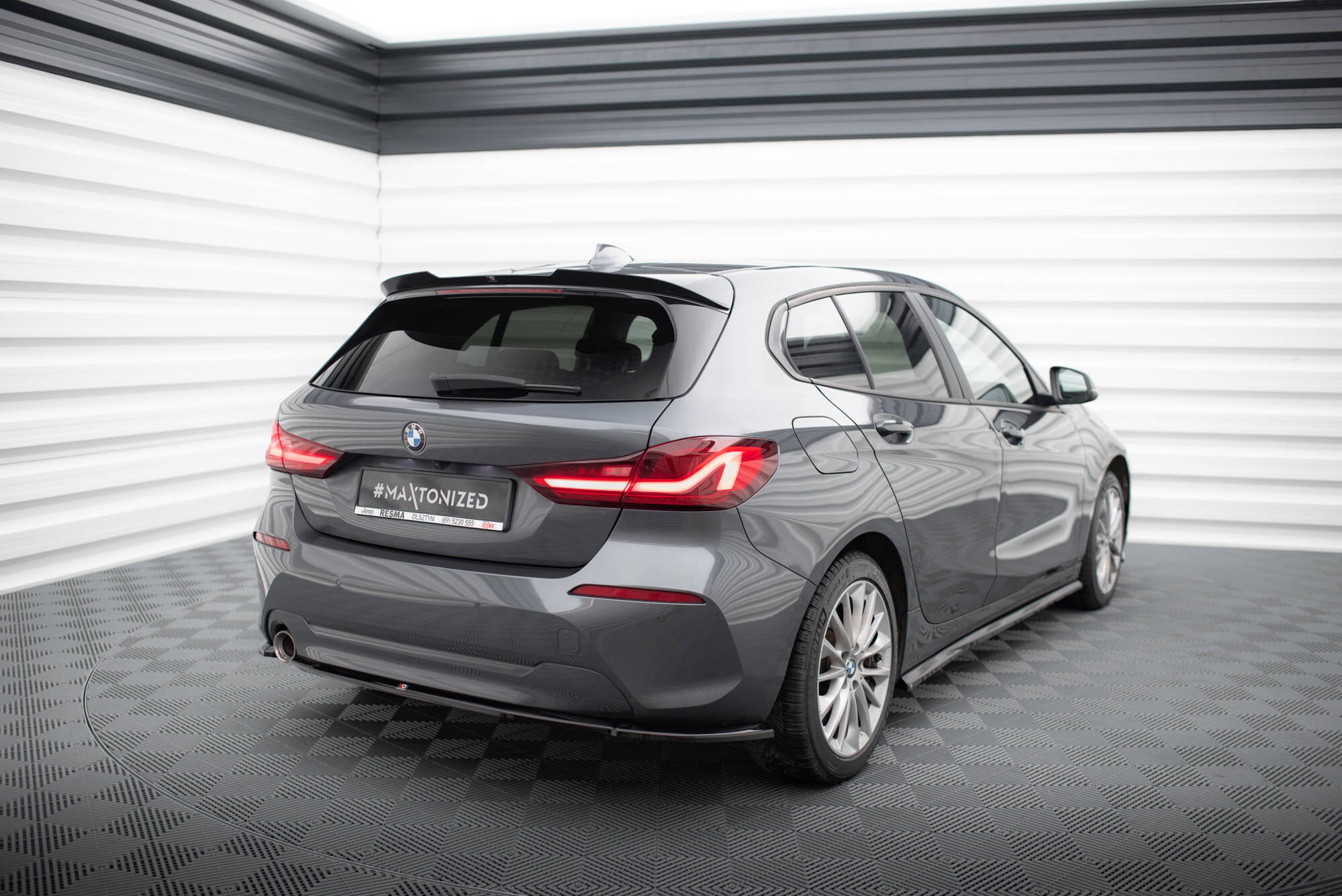 Maxton Design Spoiler CAP V.2 passend für BMW 1er M-Paket F70 schwarz Hochglanz