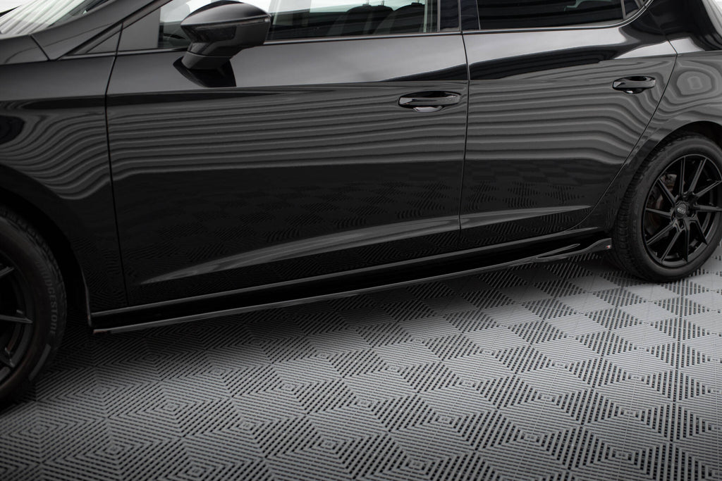 Maxton Design Street+ Seitenschweller Leisten passend für V.4 Seat Leon Cupra / FR Mk3 FL schwarz Hochglanz