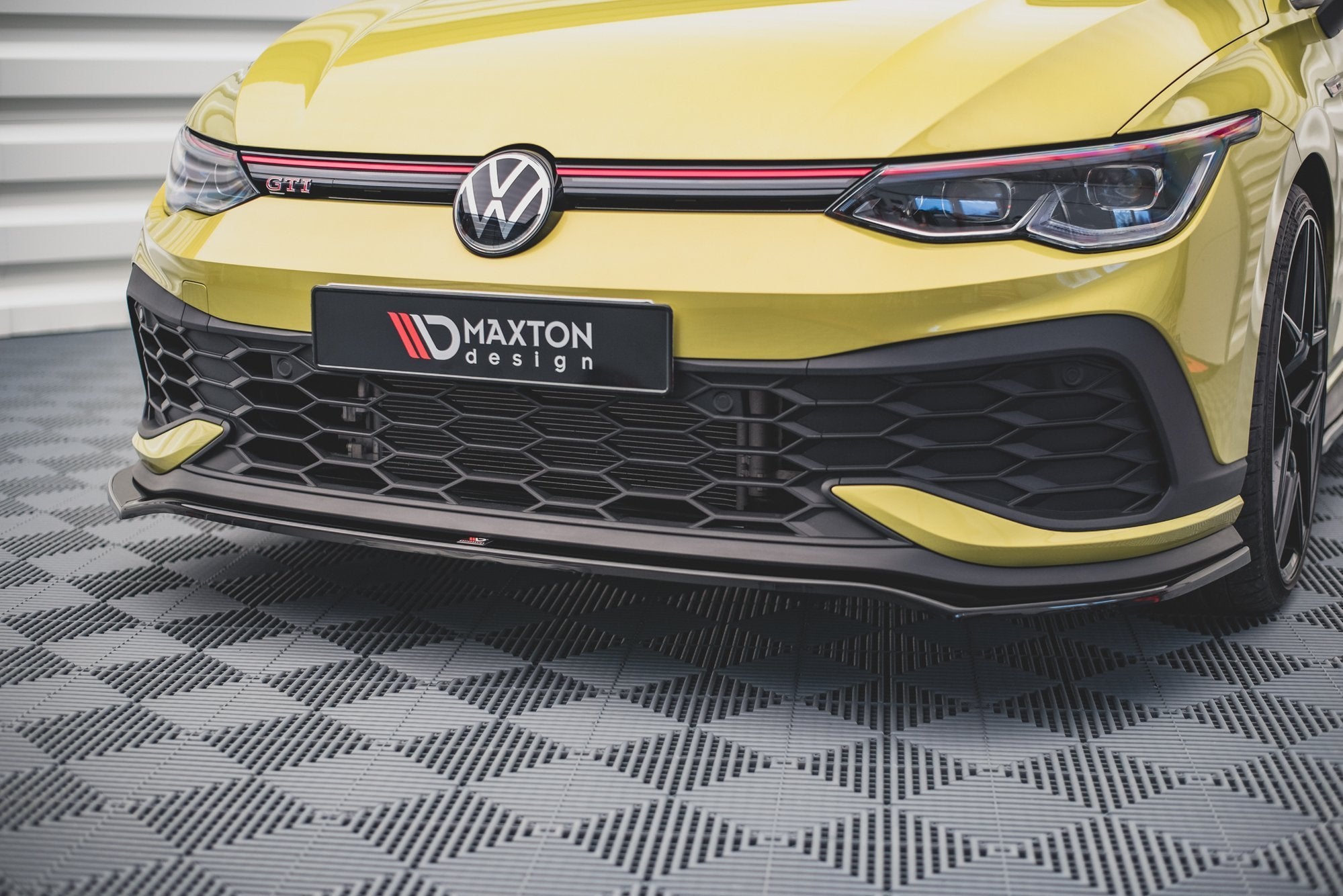 Maxton Design Street+ Spoilerlippe Front Ansatz V.3 passend für VW Golf GTI Clubsport Mk8 schwarz Hochglanz