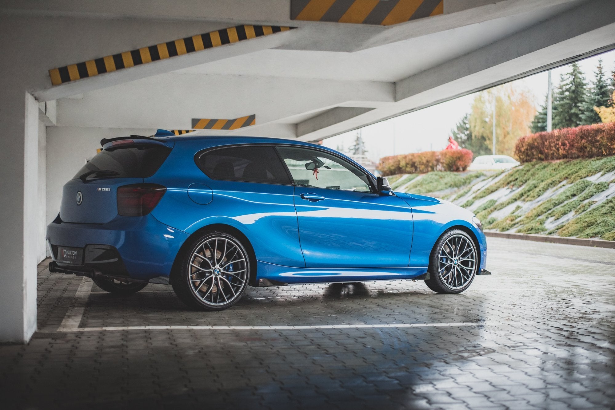 Maxton Design Seitenschweller Flaps passend für BMW 1er F21 M135i / M140i / M-Paket schwarz Hochglanz