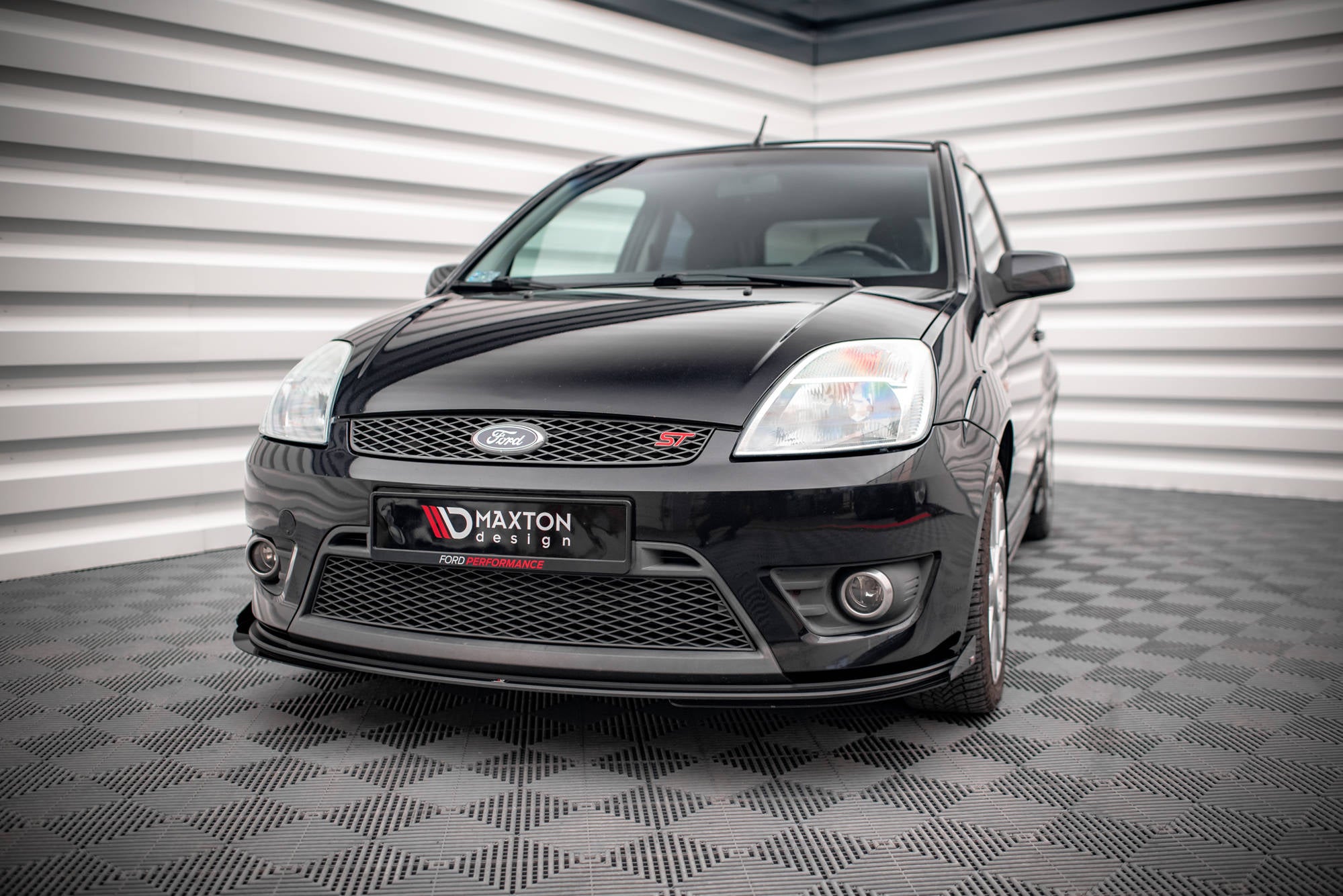 Maxton Design Street Pro Street+ Spoilerlippe Front Ansatz passend für + Flaps passend für V.1 + Flaps Ford Fiesta ST Mk6 schwarz Hochglanz