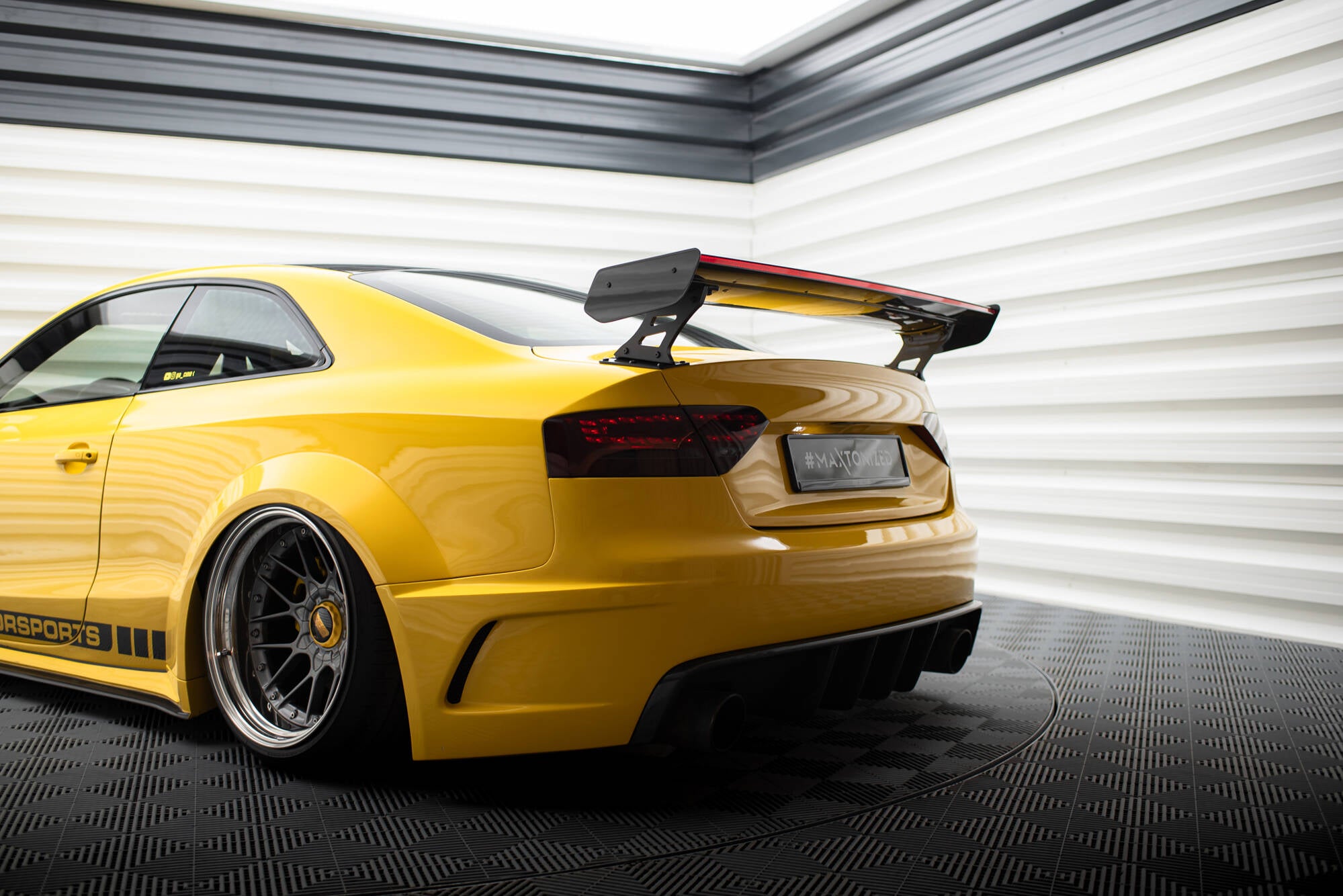 Maxton Design Carbon Spoiler With External Brackets Uprights + LED Audi A5 Coupe 8T für Audi A5 / S5 / RS5