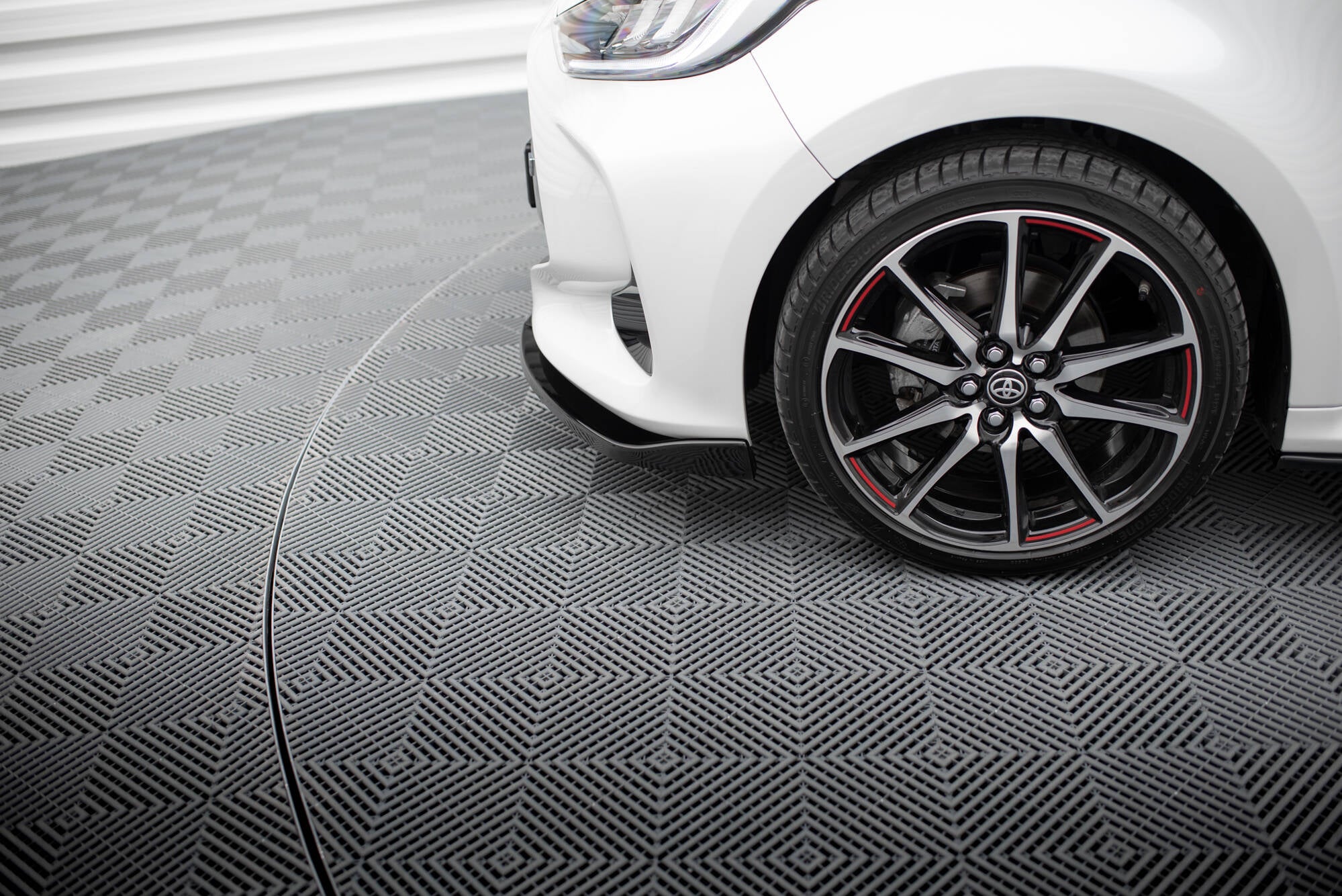 Maxton Design Street+ Spoilerlippe Front Ansatz V.3 passend für Toyota Yaris Mk4 schwarz Hochglanz