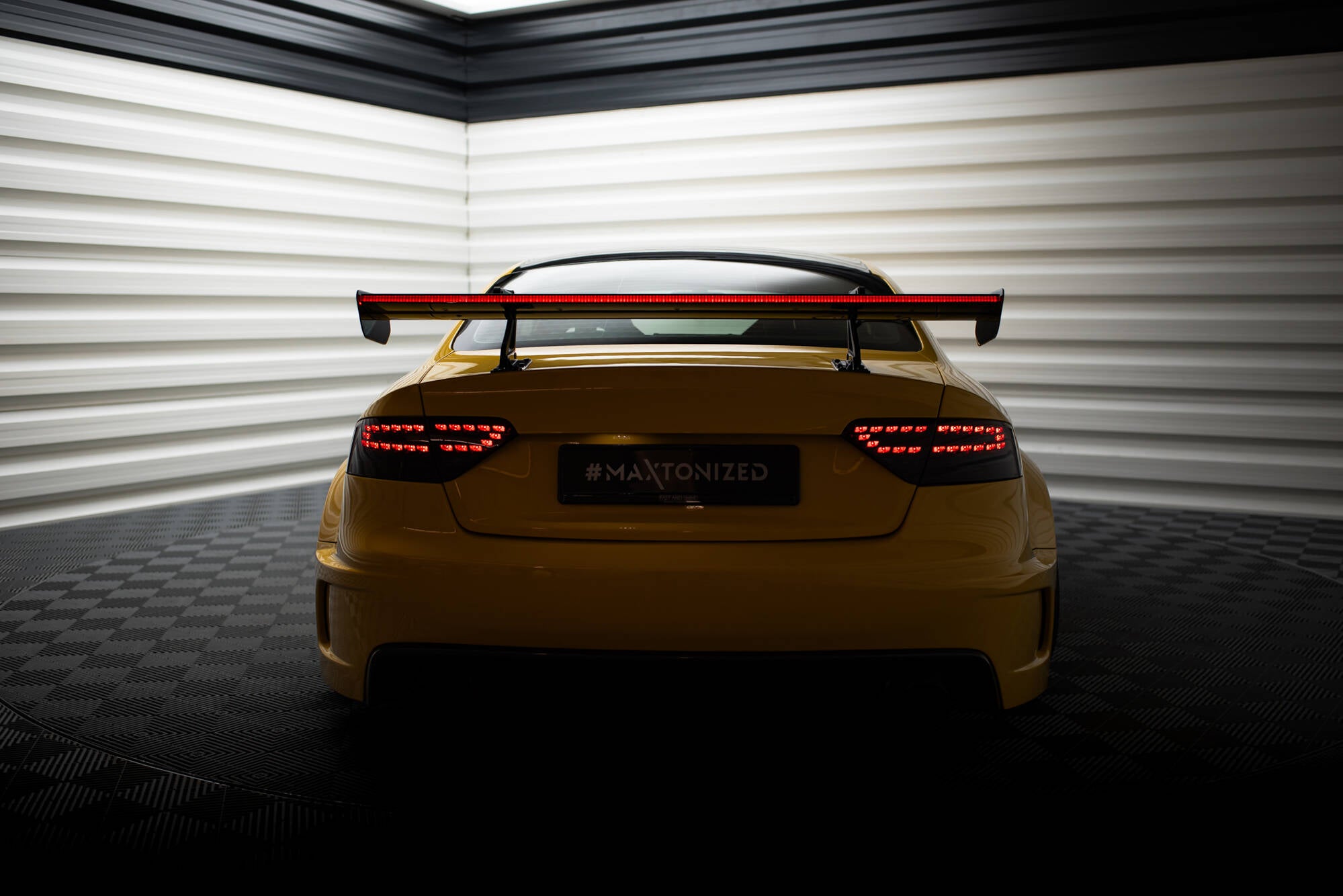 Maxton Design Carbon Spoiler With Upper Swan Mounting + LED Audi A5 Coupe 8T für Audi A5 / S5 / RS5