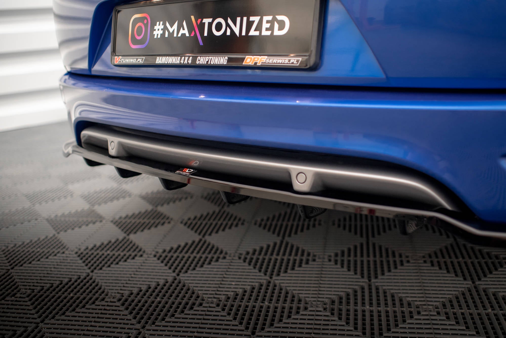 Maxton Design Street+ Mittlerer Diffusor RACE passend für Renault Megane GT Line Grandtour Mk3 Facelift schwarz Hochglanz