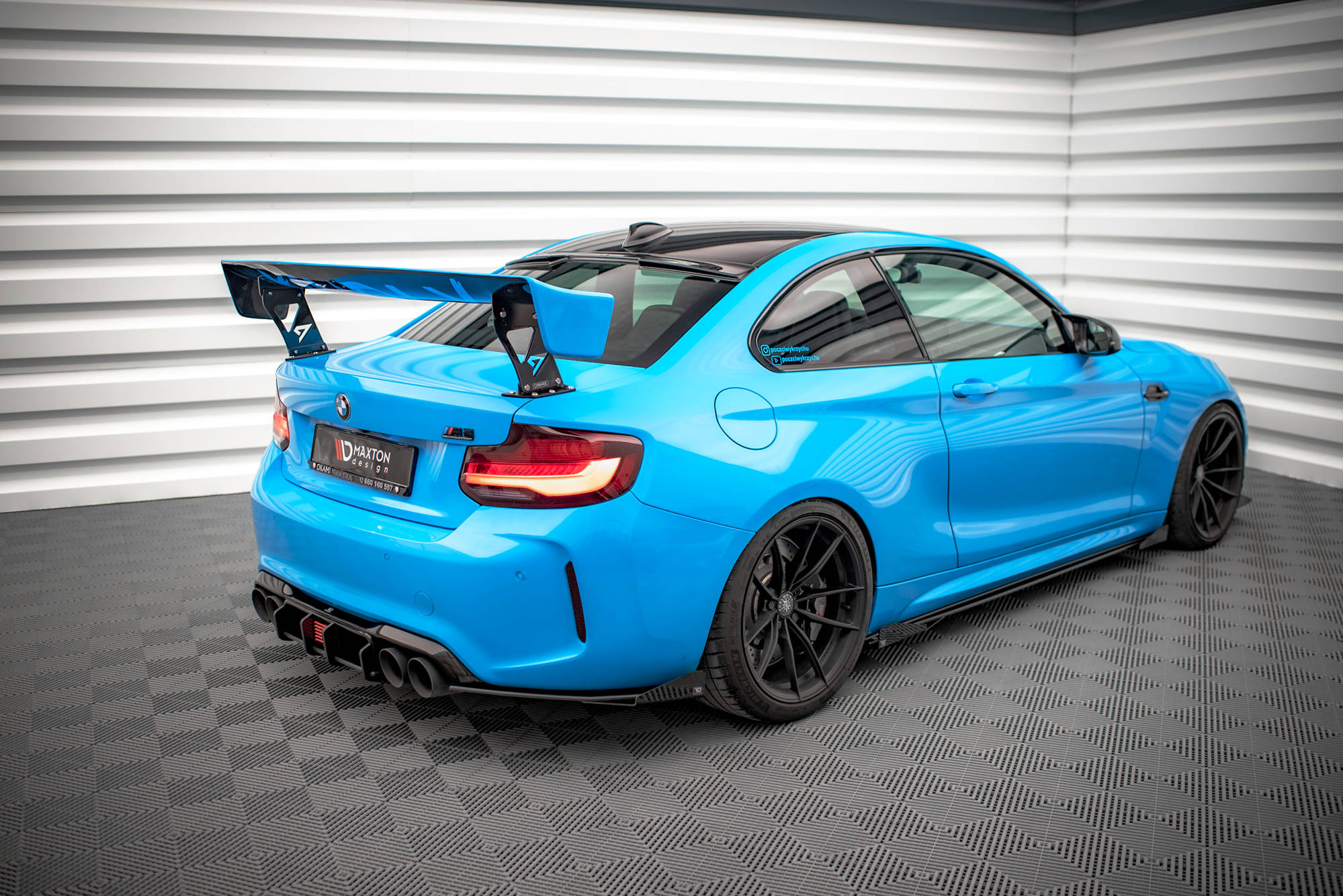Maxton Design Hintere Seiten Flaps passend für BMW M2 F87 schwarz Hochglanz