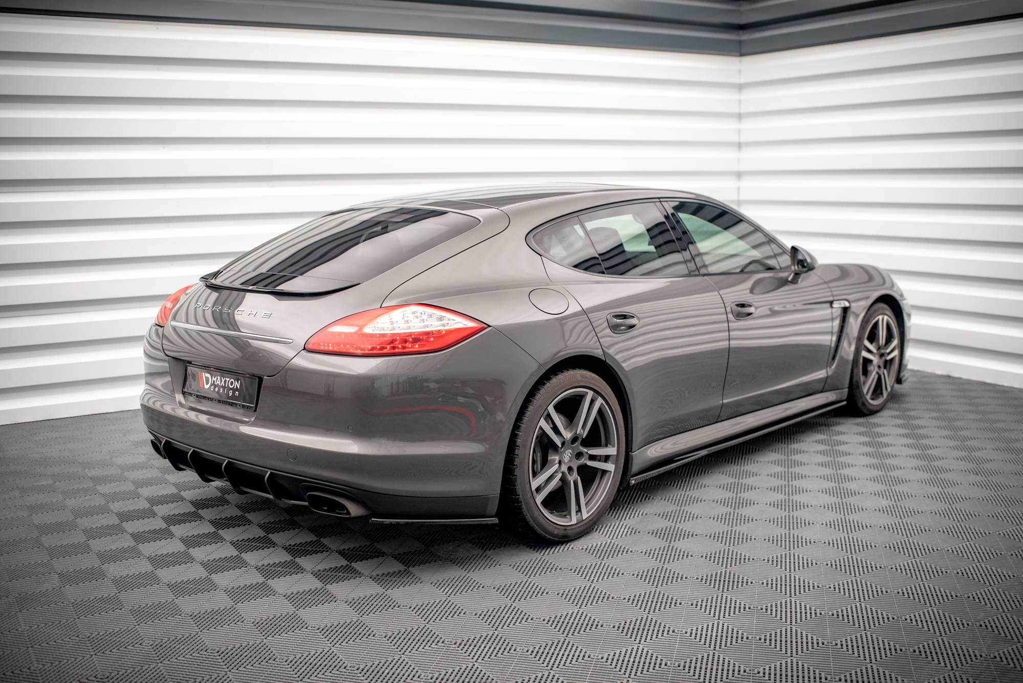 Maxton Design Heck Ansatz Flaps Diffusor passend für Porsche Panamera / Panamera Diesel 970 schwarz Hochglanz