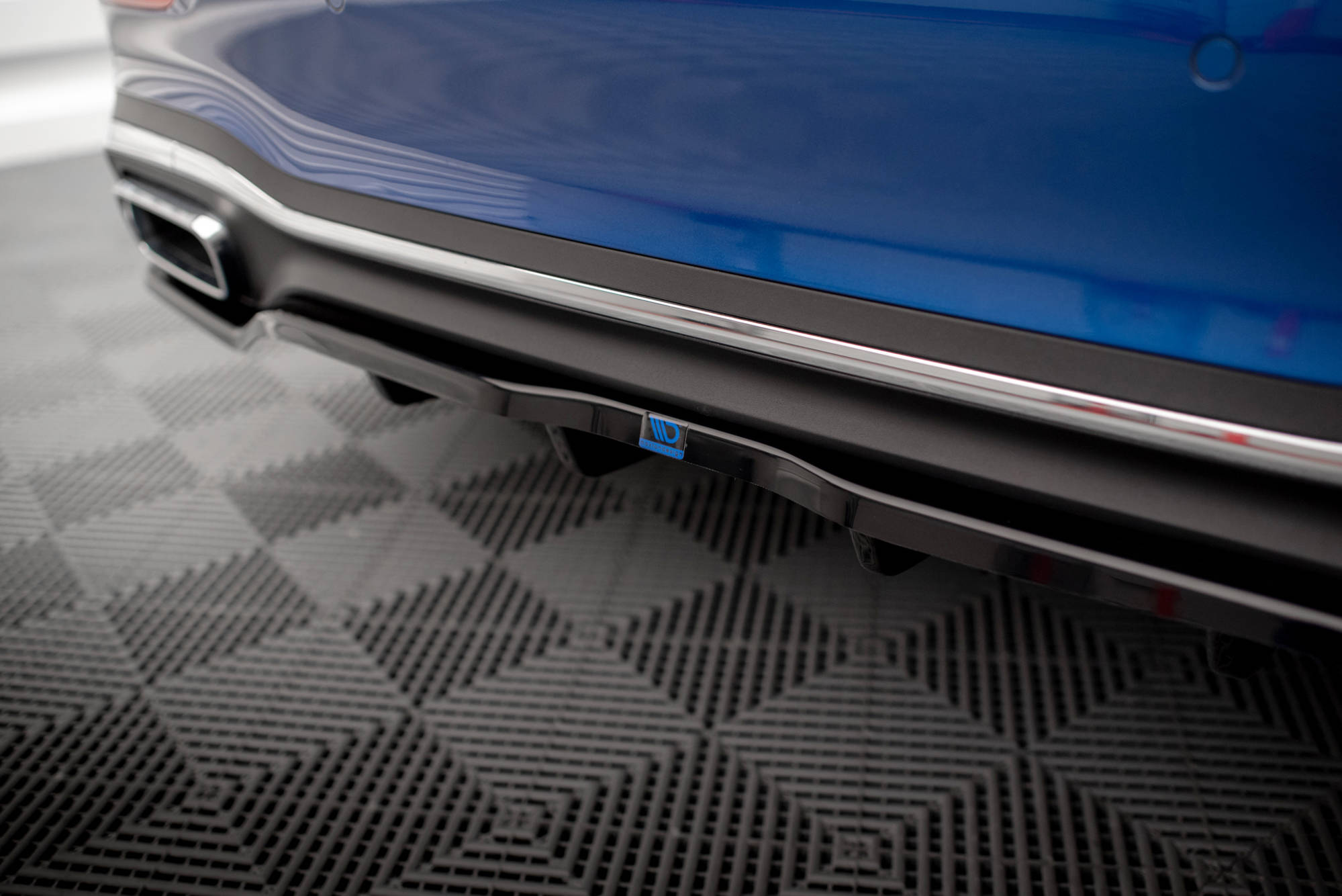 Maxton Design Street+ Mittlerer Diffusor RACE passend für Mercedes-Benz C AMG-Line W206 schwarz Hochglanz