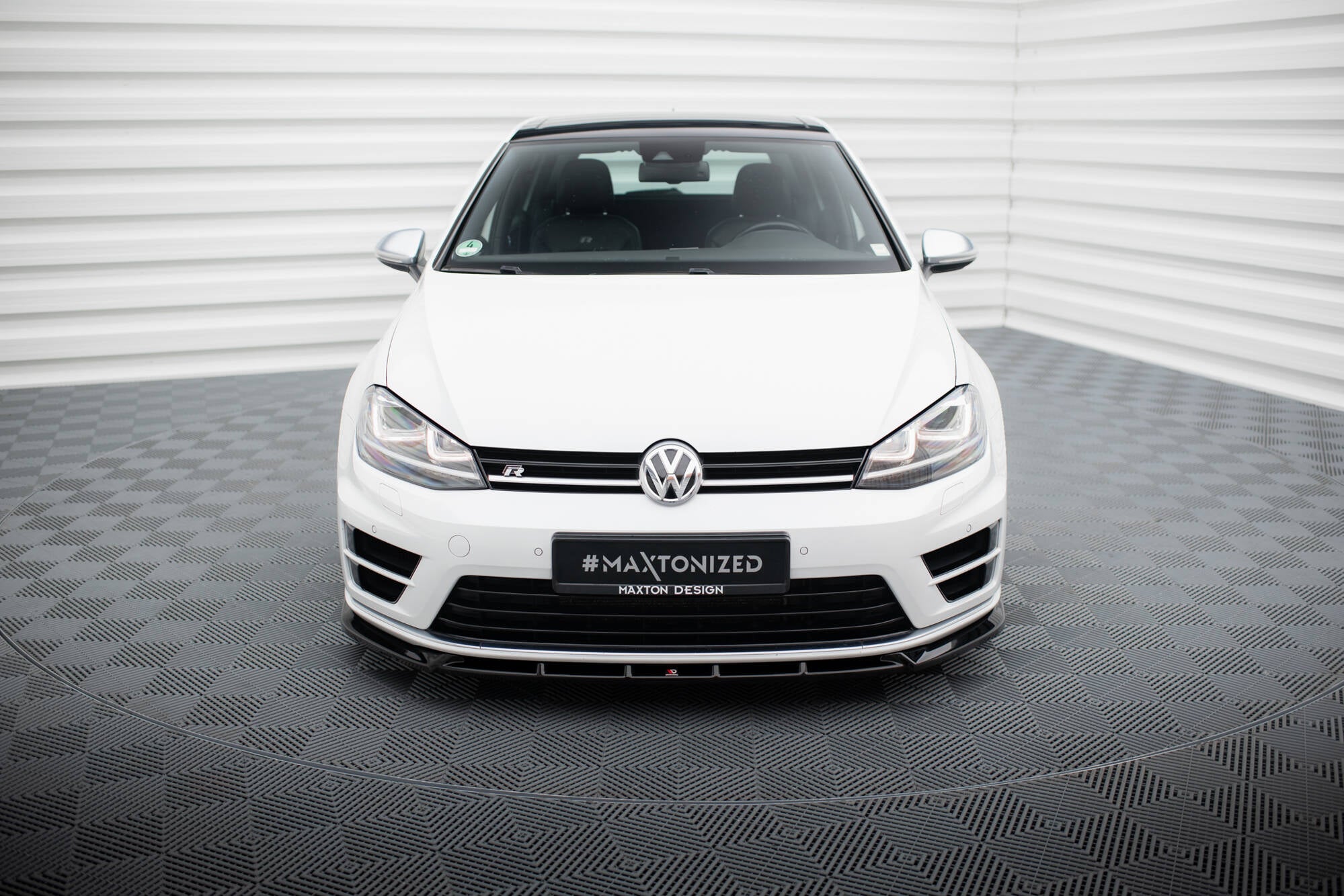 Maxton Design Street+ Spoilerlippe Front Ansatz V.5 passend für VW Golf R / R-Line Mk7 schwarz Hochglanz